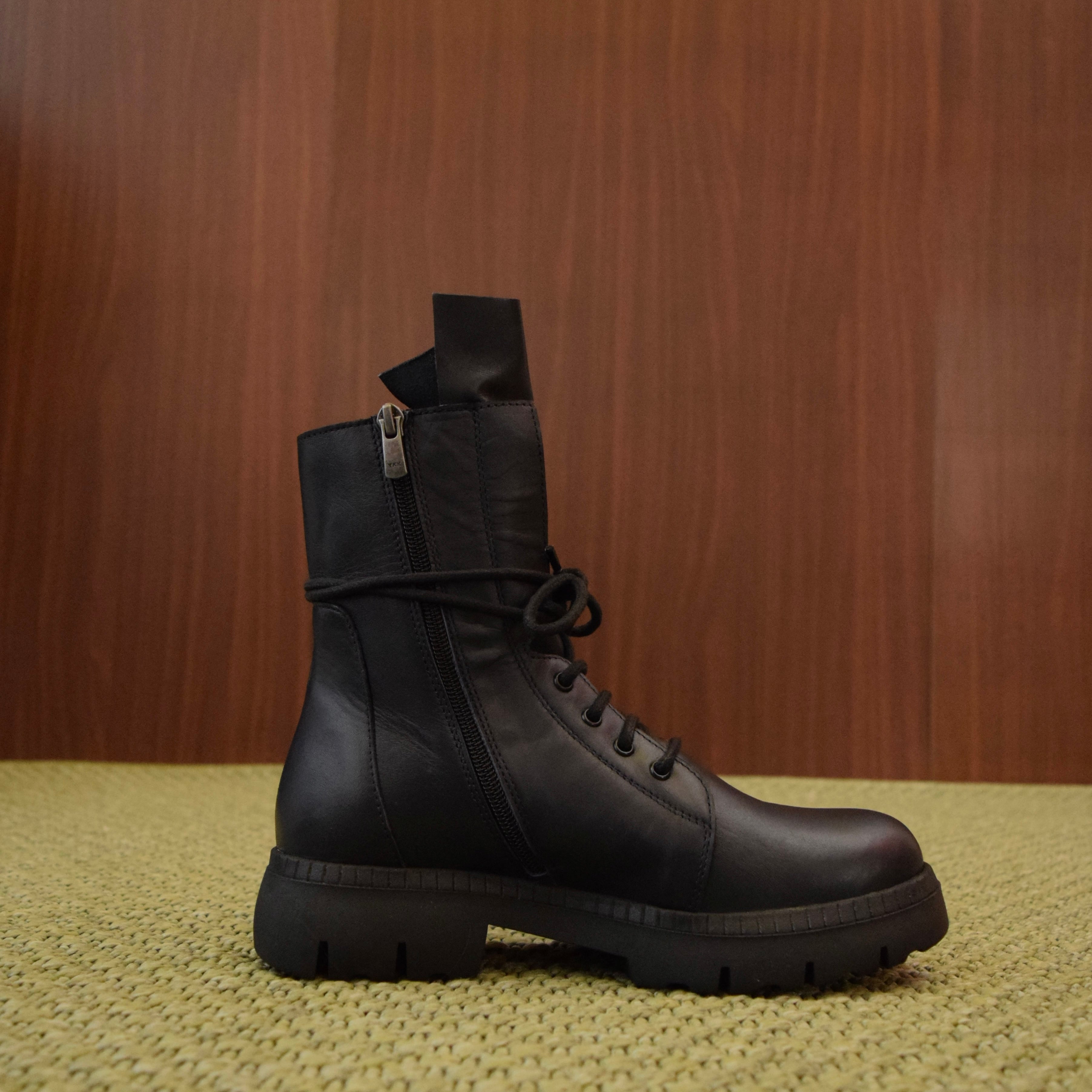Stivaletti Donna Combat Boots in Vera Pelle nera con Suola Chunky