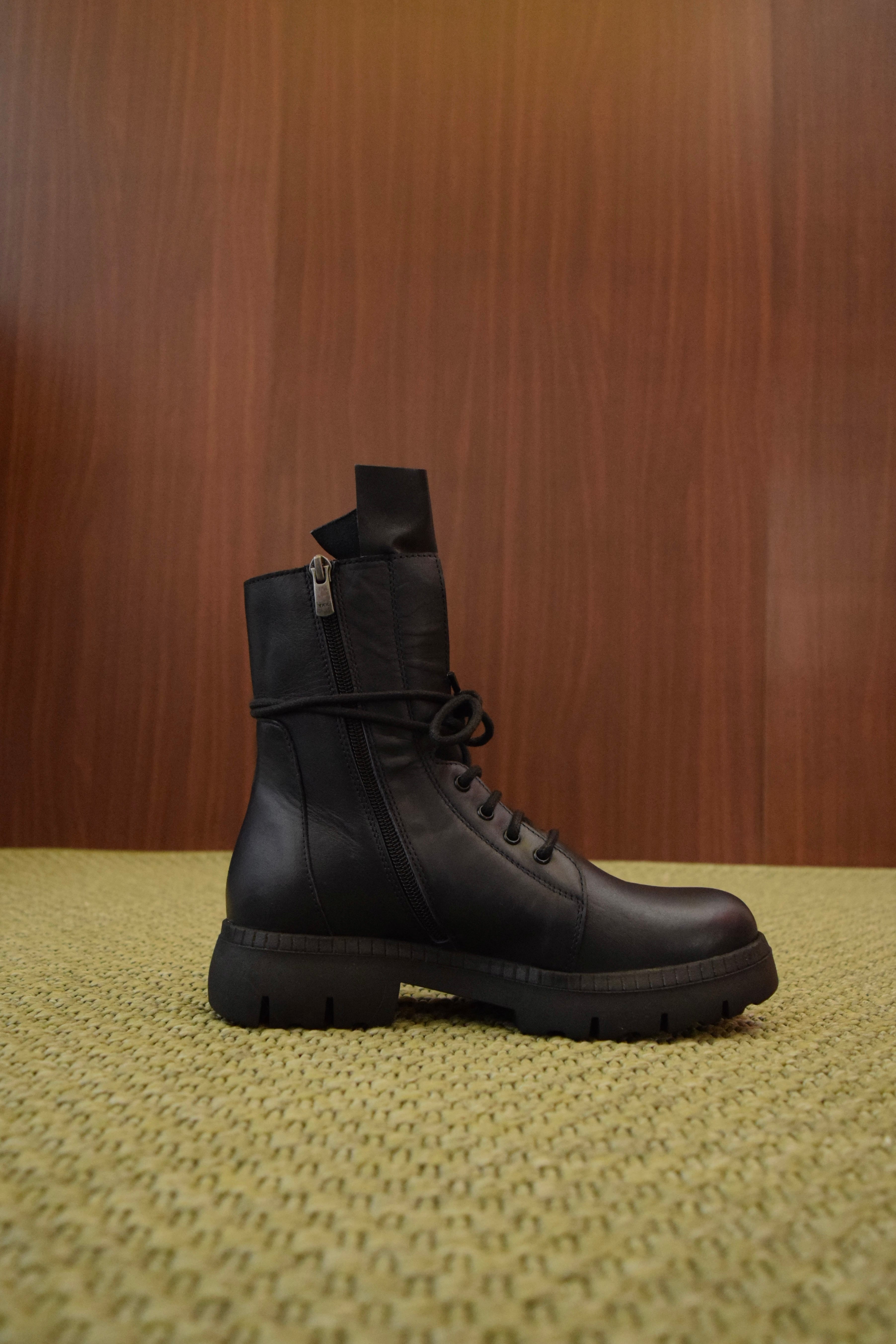 Stivaletti Donna Combat Boots in Vera Pelle nera con Suola Chunky