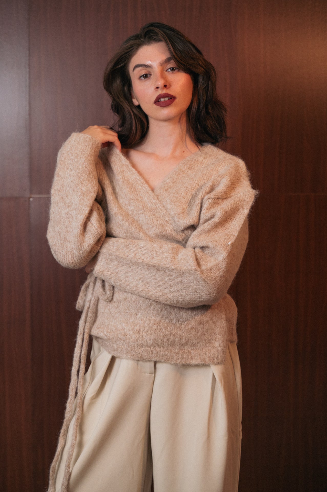 Cardigan con cintura color beige a portafoglio