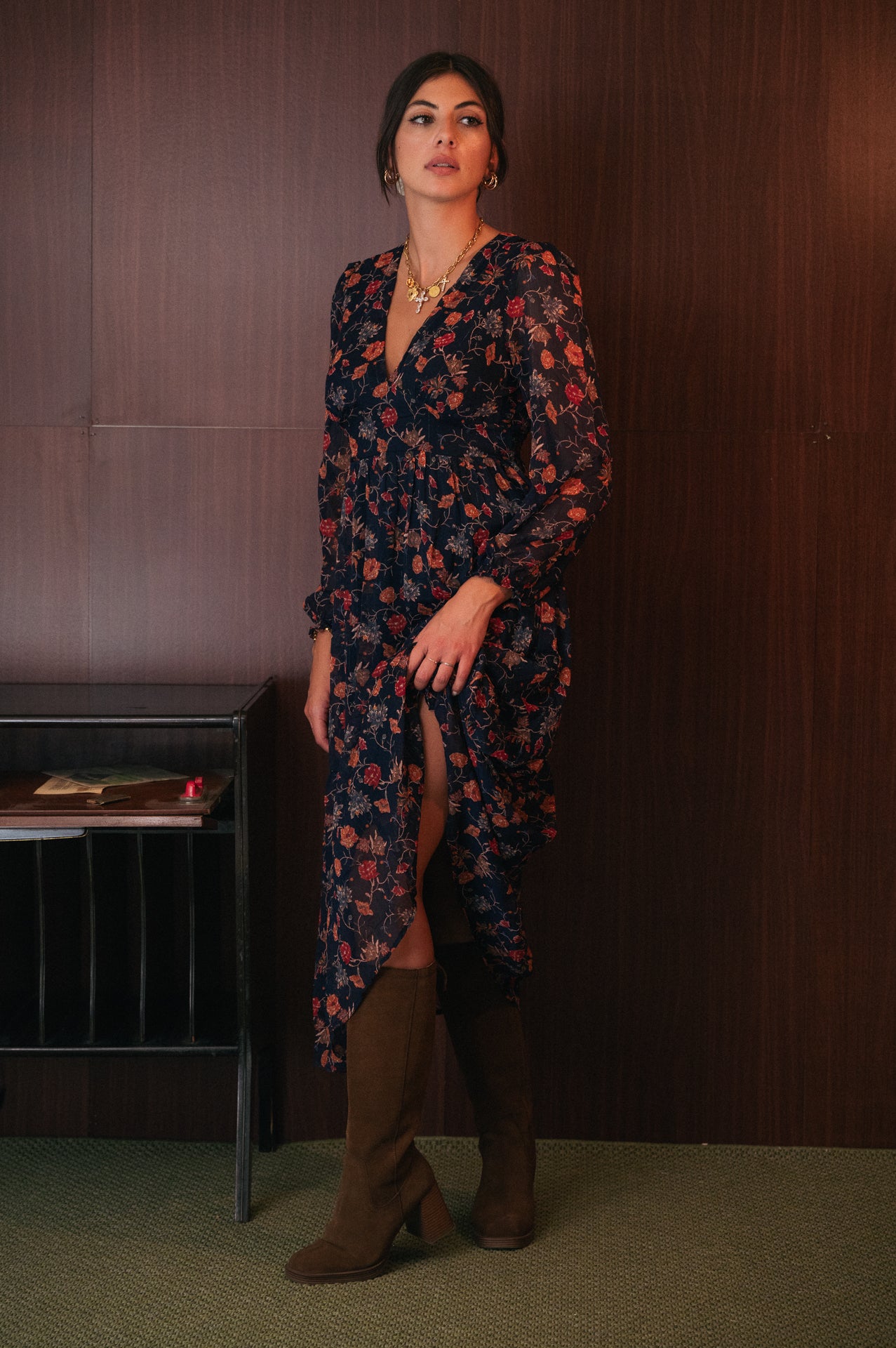 Abito Lungo Floreale con Scollo a V