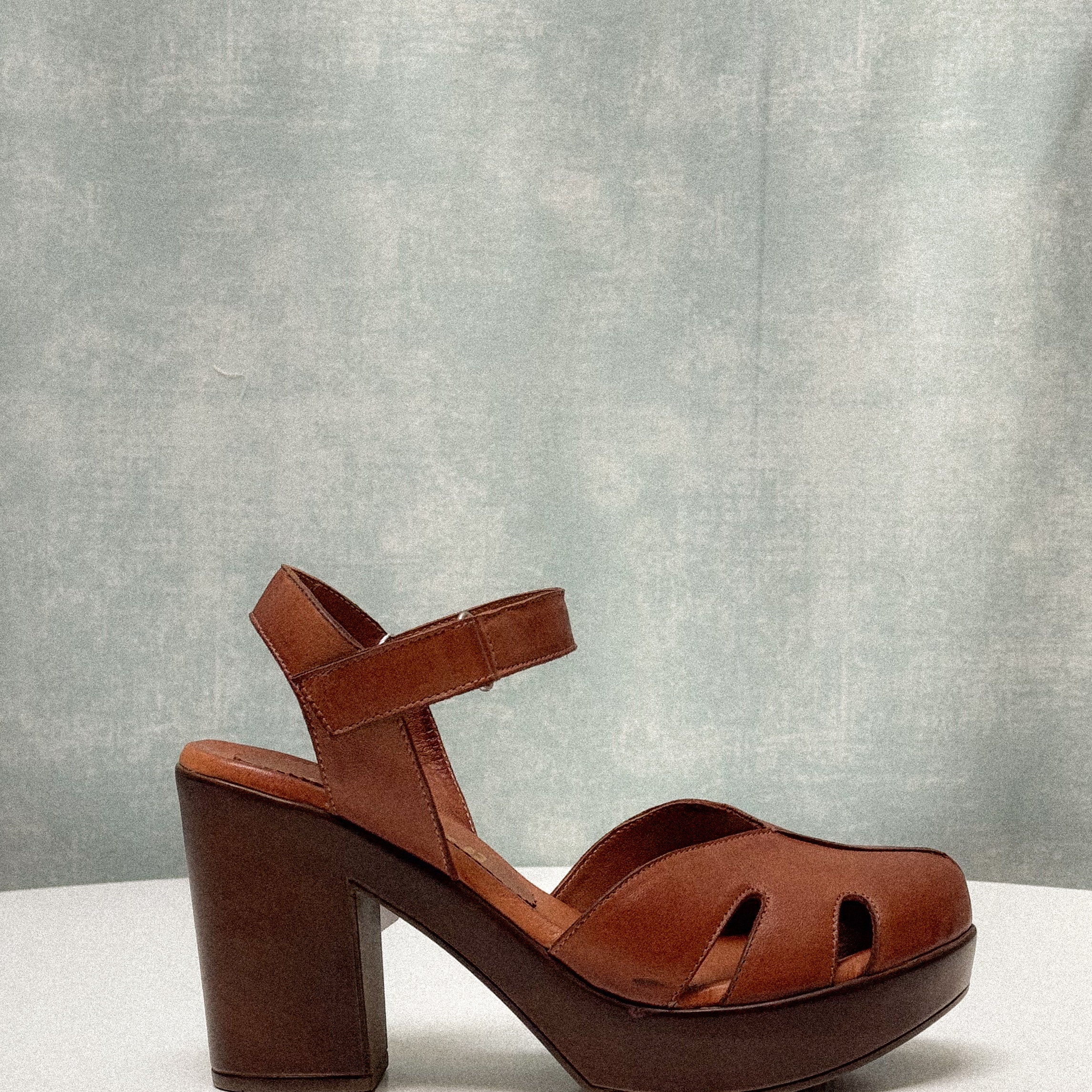 Sandalo Miriam color cuoio in pelle