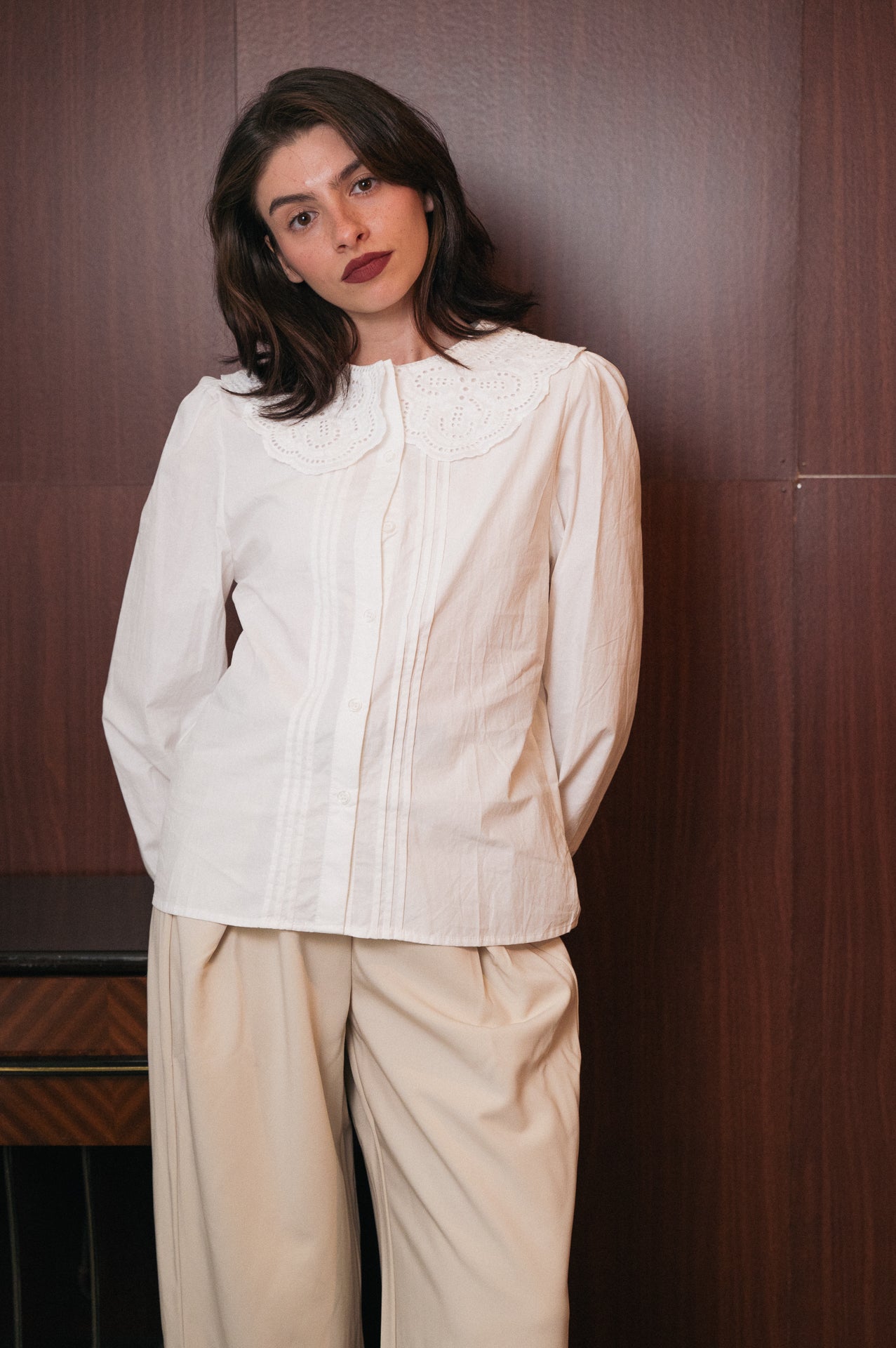 Camicia bianca in sangallo con maxi colletto