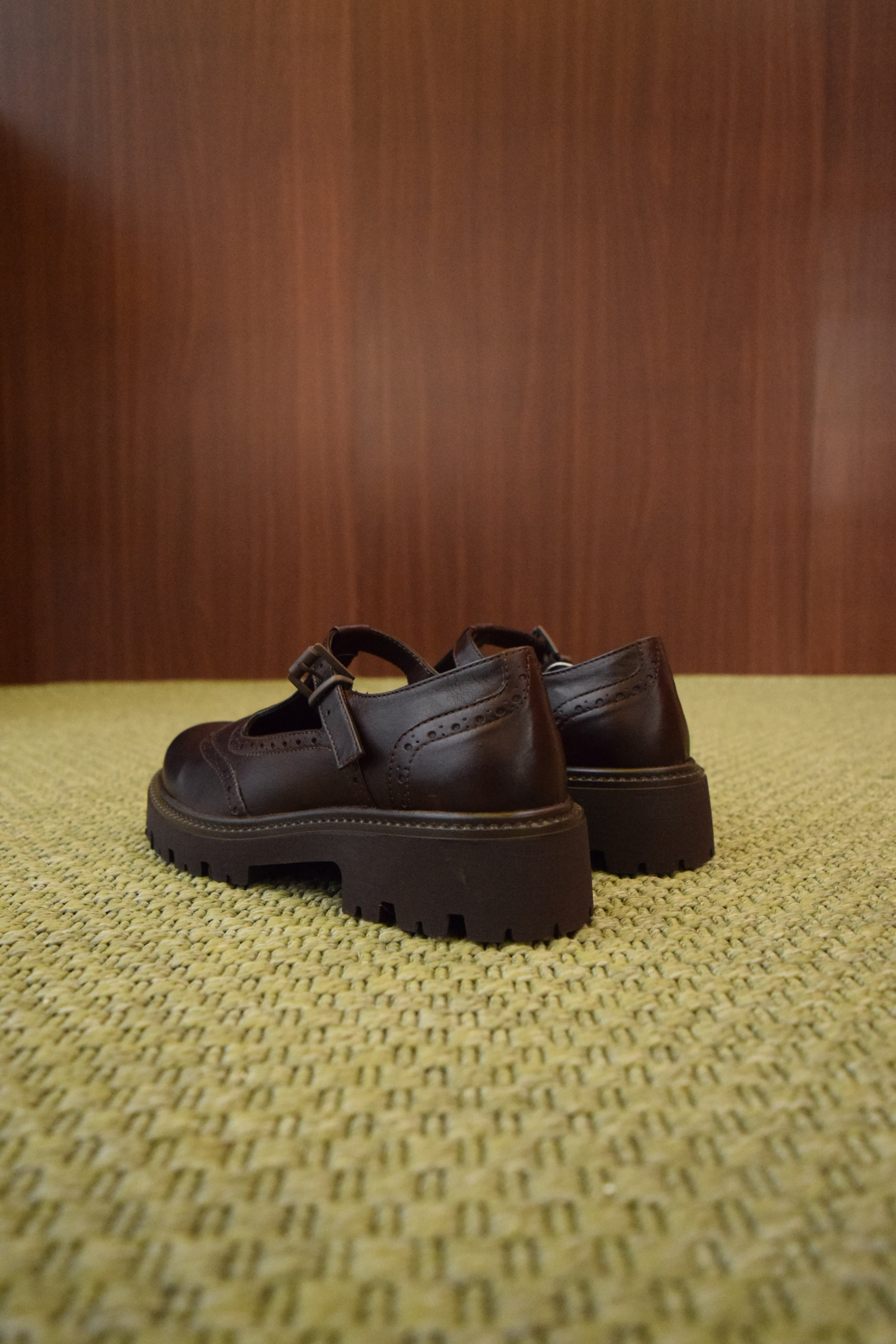 Scarpe Donna T-Bar in Pelle Marrone Brogue con Suola Carrarmato Chunky