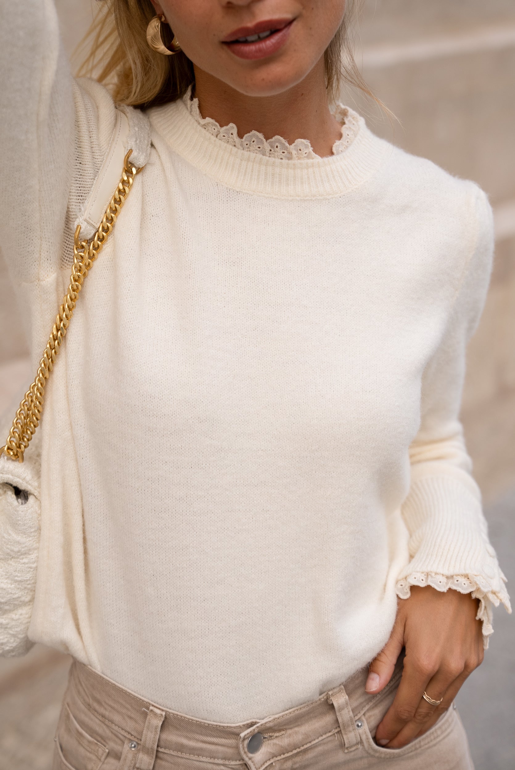 Maglia Donna beige Modello Camille | Collo e Polsi in Pizzo | Misto Lana Morbido