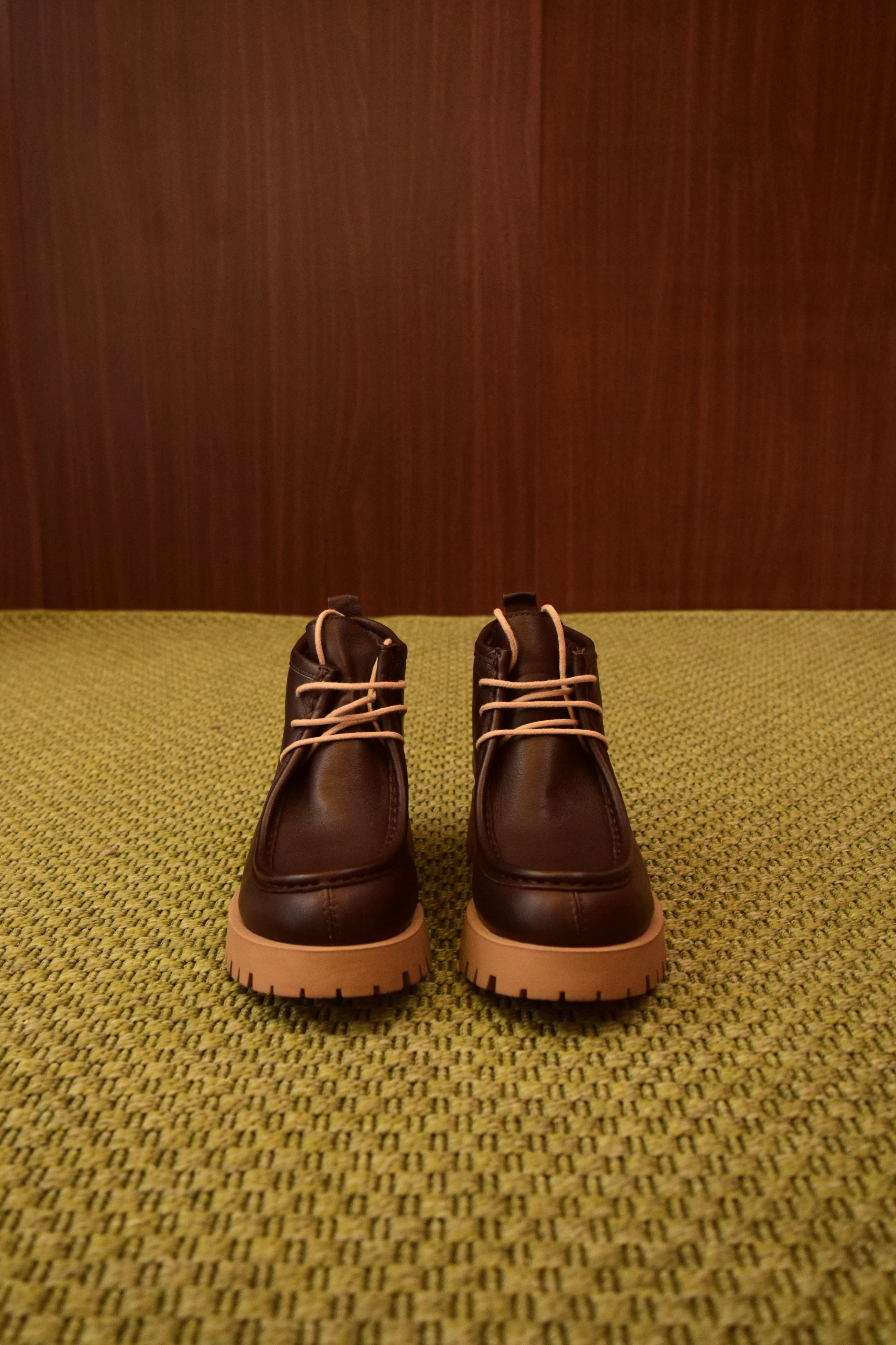 Stivaletti Donna in Vera Pelle - Suola Chunky e Design Moc-Toe