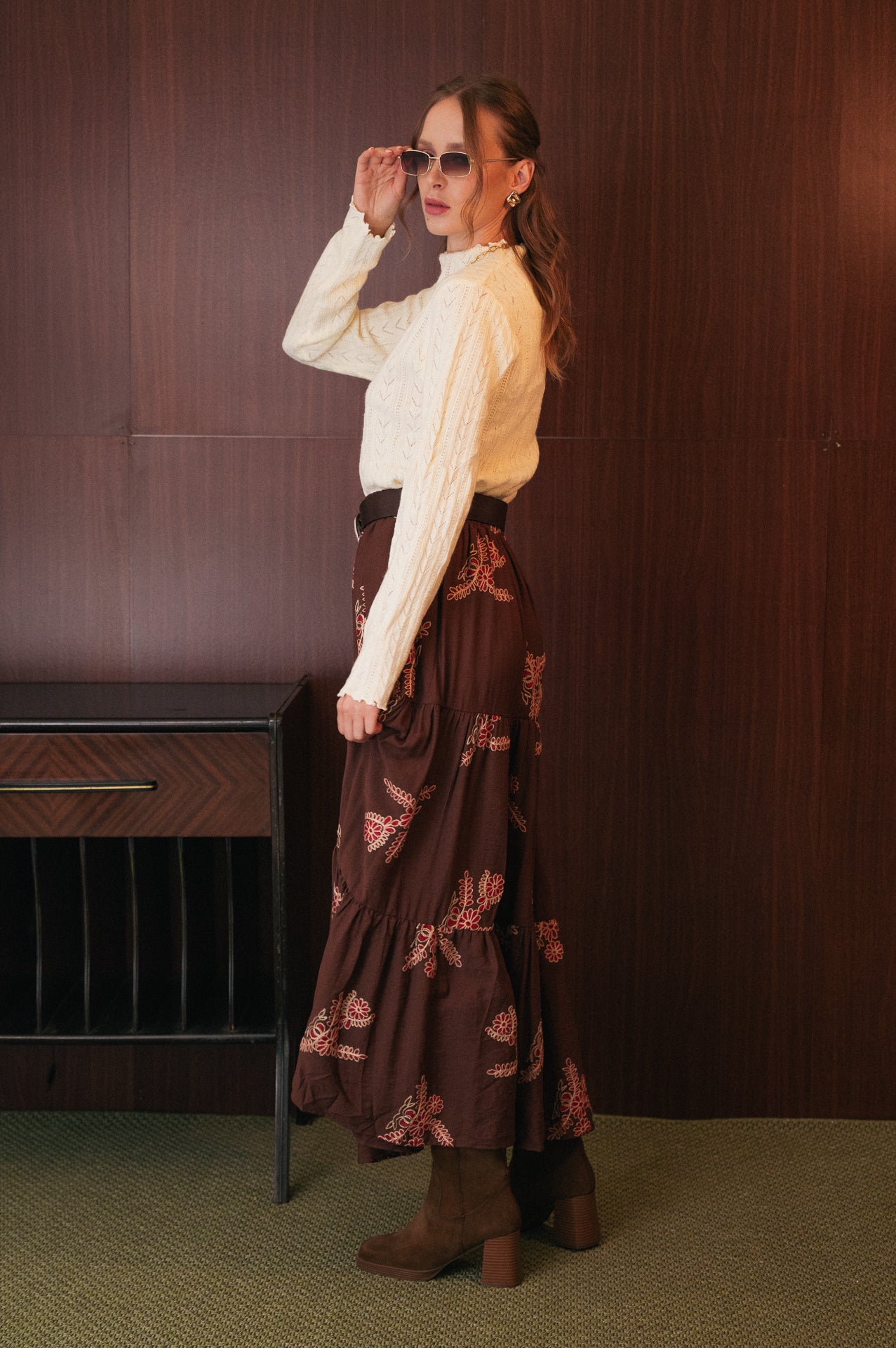 Gonna lunga color caffè con ricami