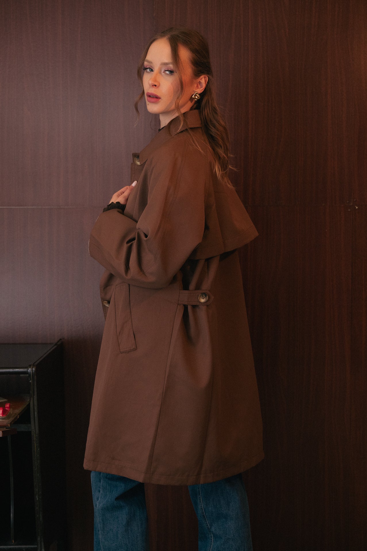 Trench Marrone da Donna con Dettaglio a Righe