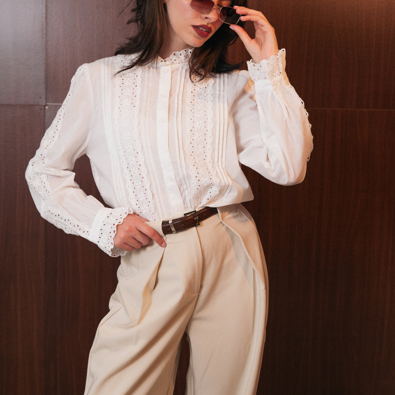 Camicia bianca da donna bianca in cotone sangallo