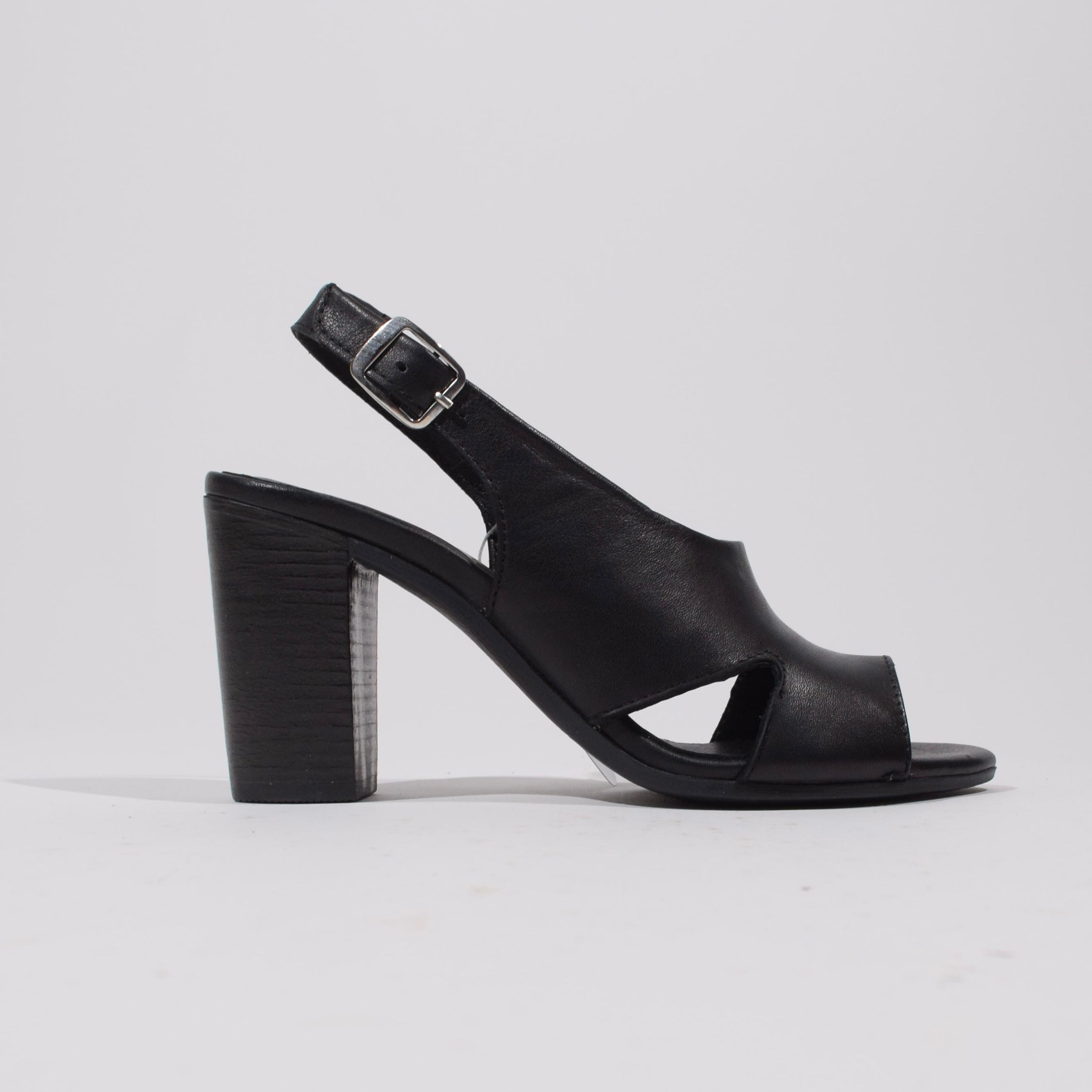Sandalo in pelle nero con tacco