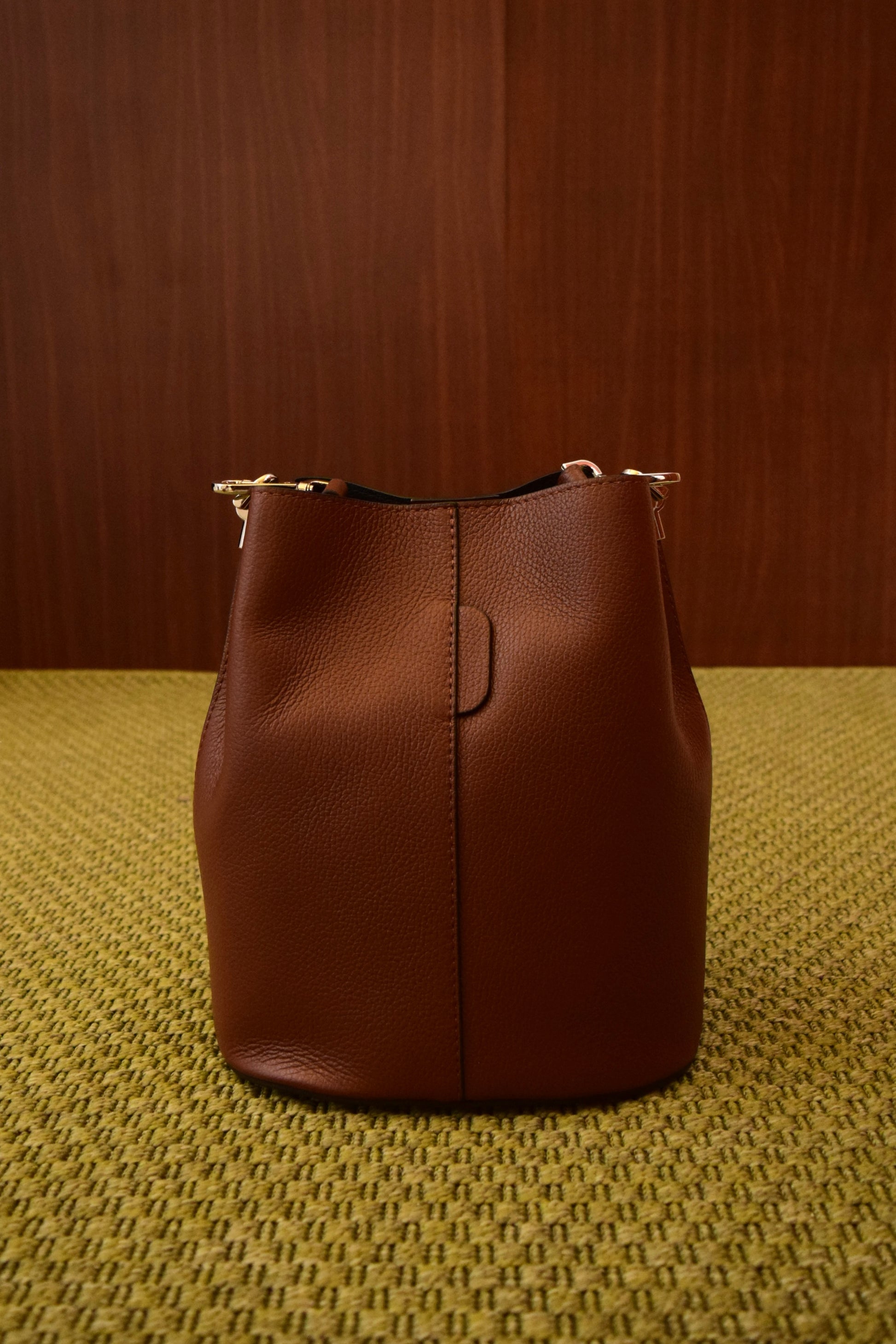 Borsa secchiello color cuoio in vera pelle