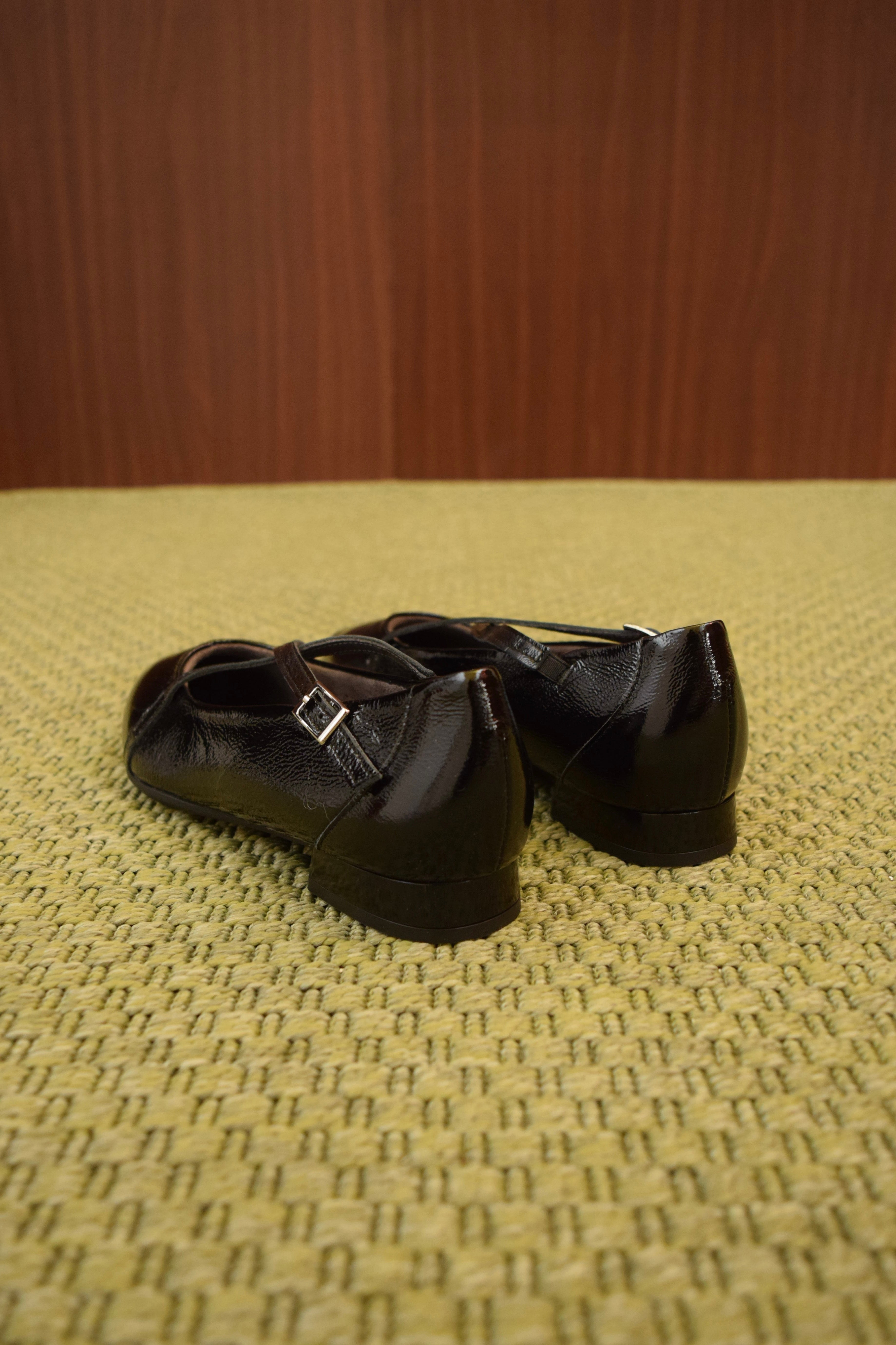 Scarpe Ballerine Mary Jane Incrociate in Vera Pelle Nera Lucida