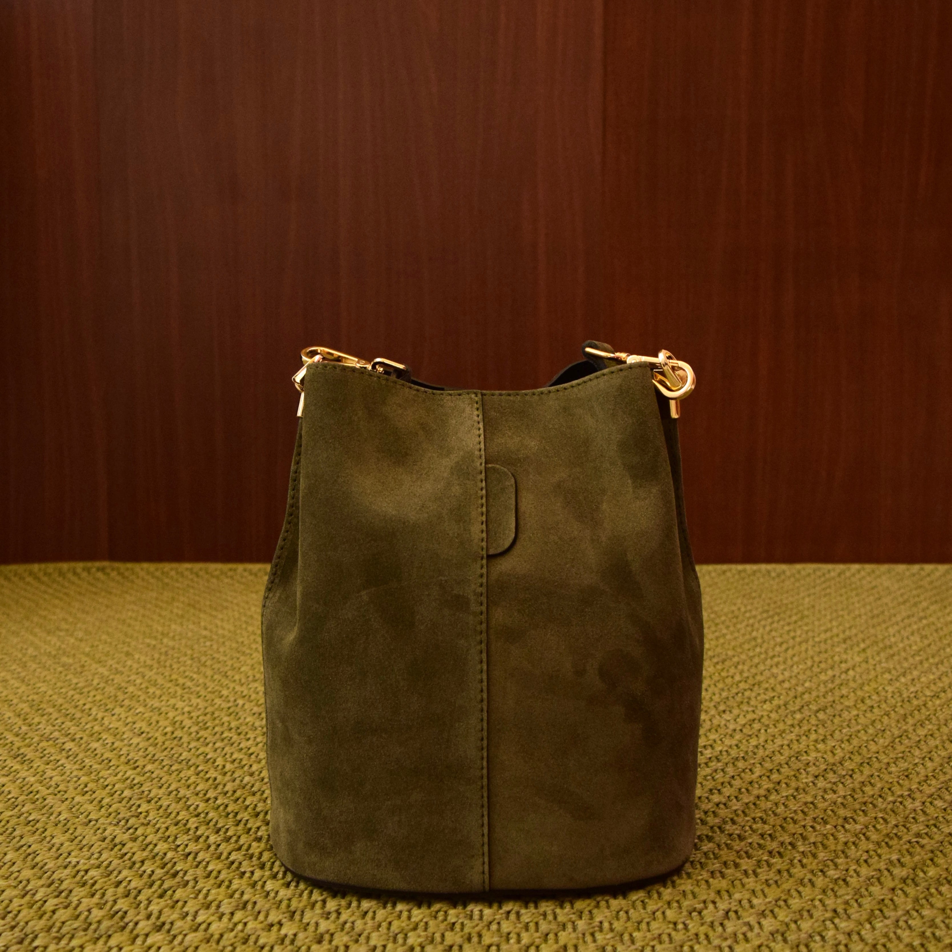 Borsa secchiello kaki in pelle scamosciata