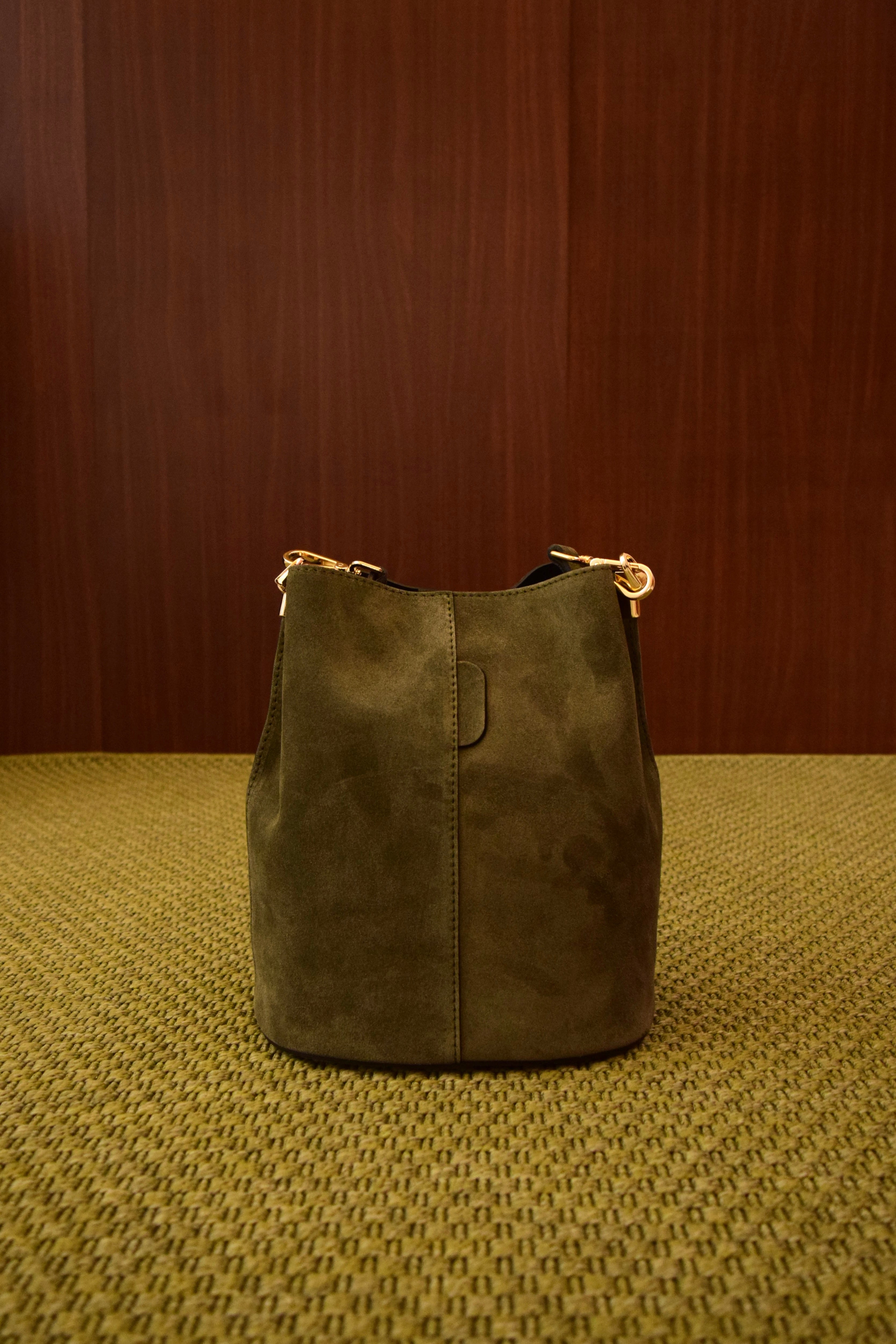 Borsa secchiello oliva in pelle scamosciata