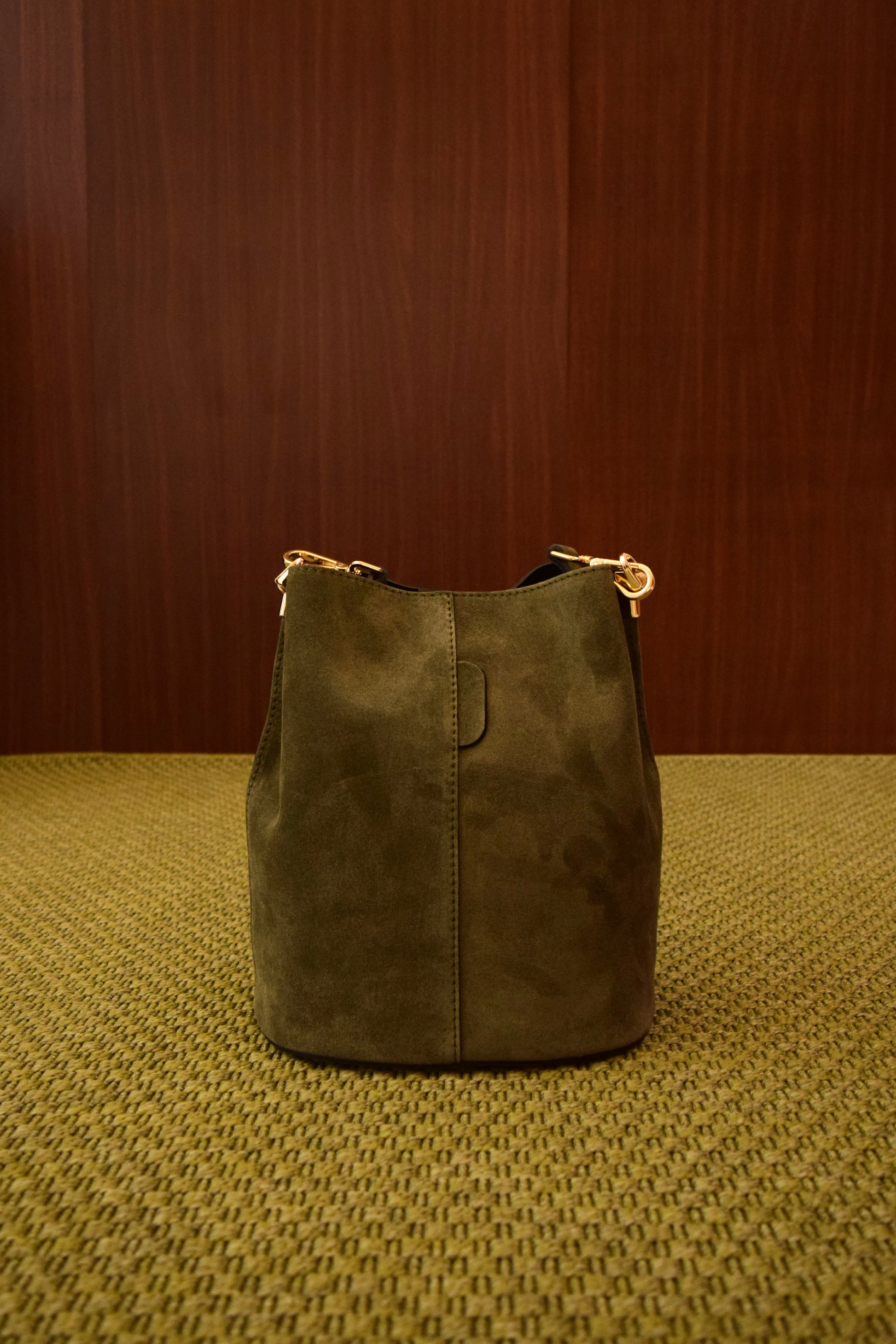 Borsa secchiello oliva in pelle scamosciata