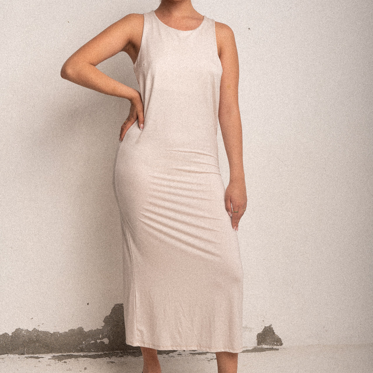 Abito beige aderente