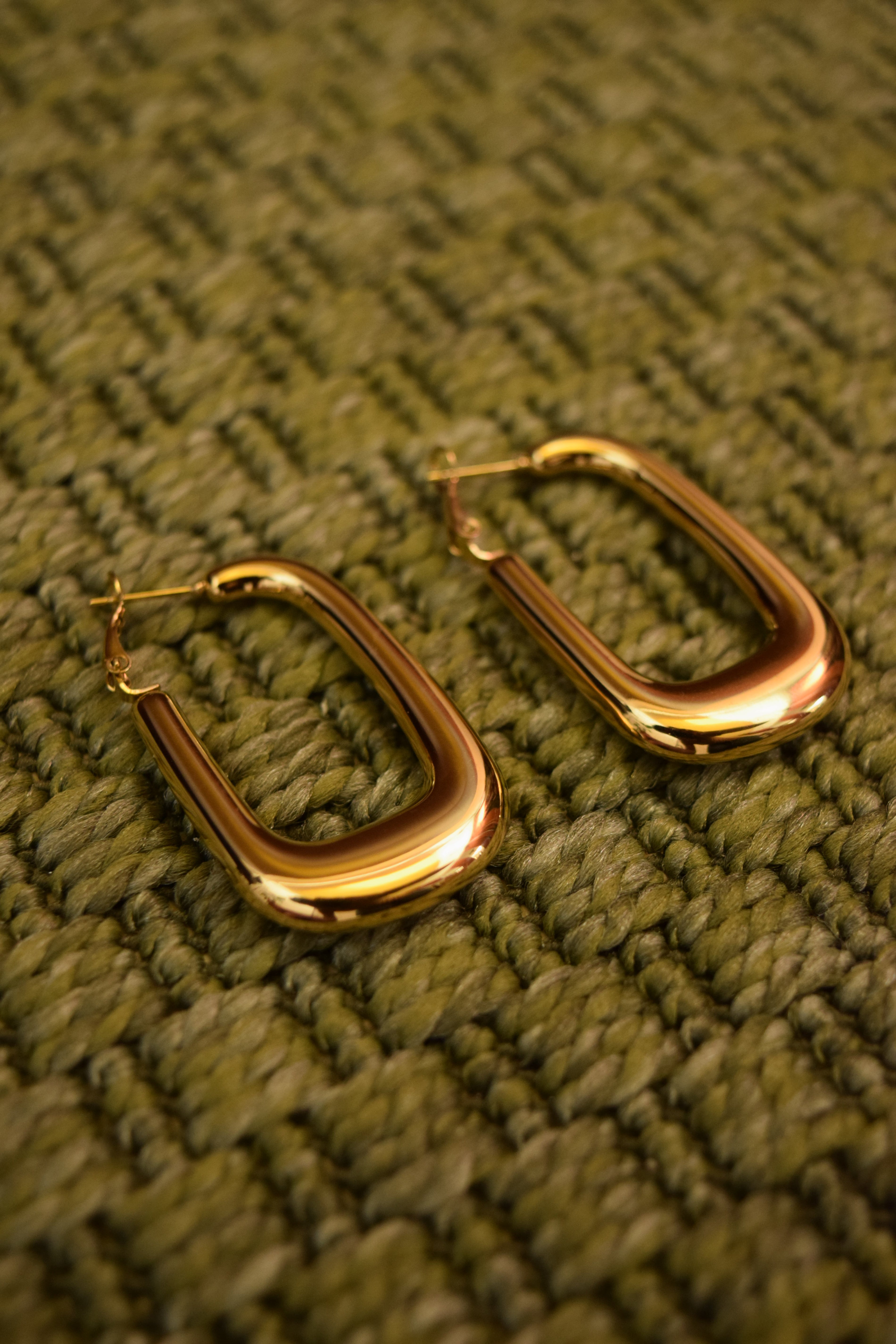 Orecchini color oro rettangolari