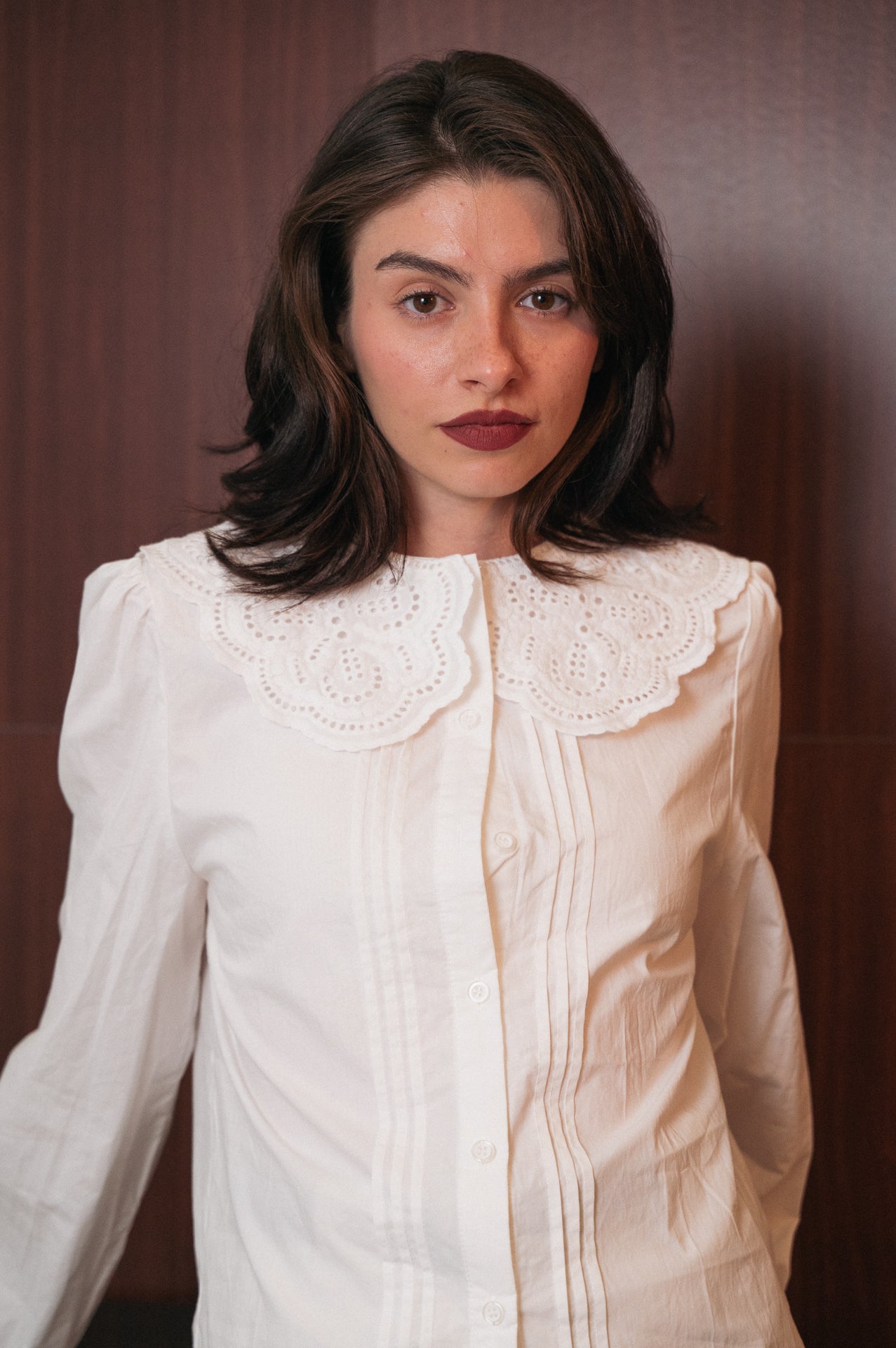 Camicia bianca in sangallo con maxi colletto