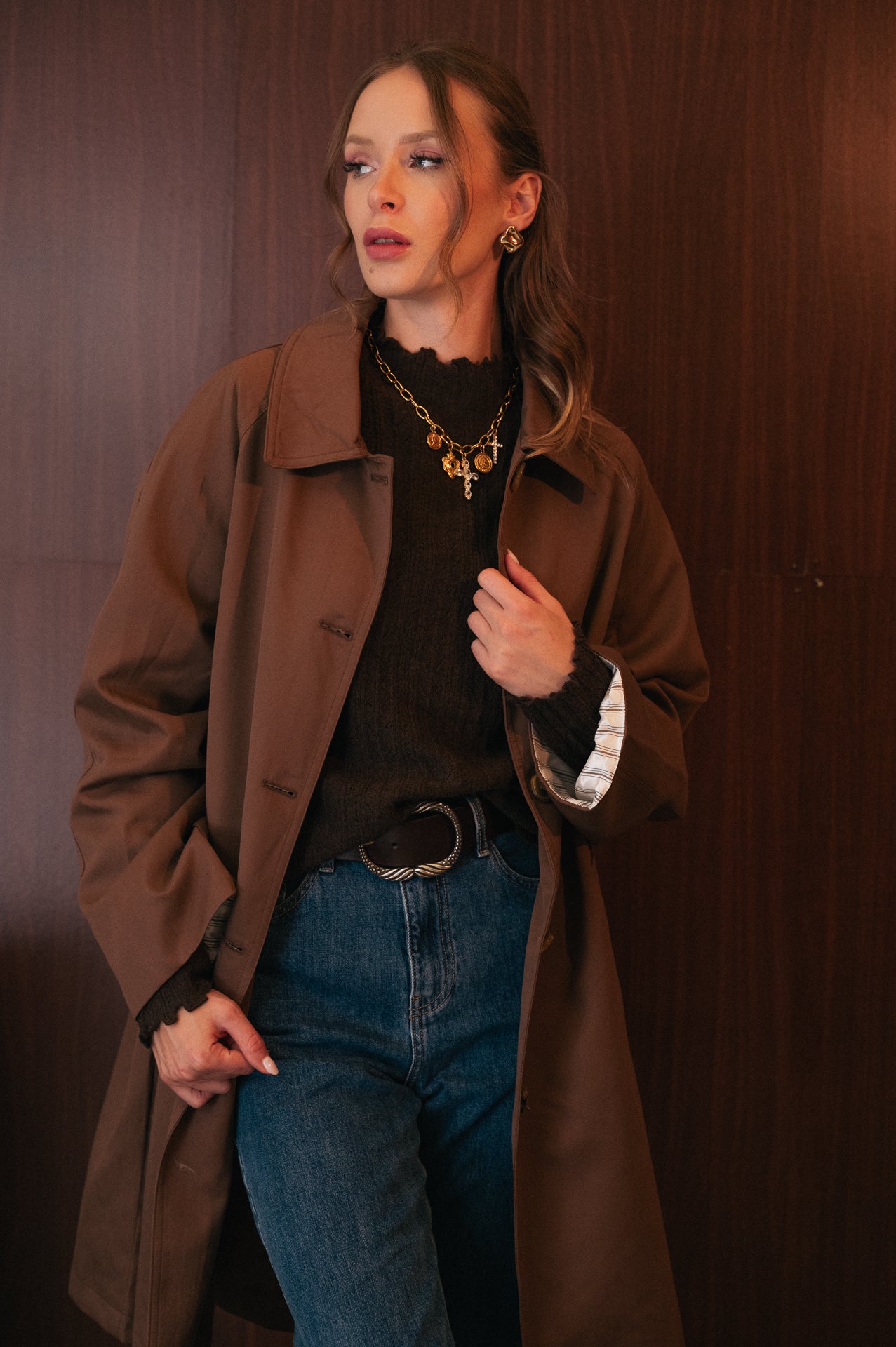 Trench Marrone da Donna con Dettaglio a Righe