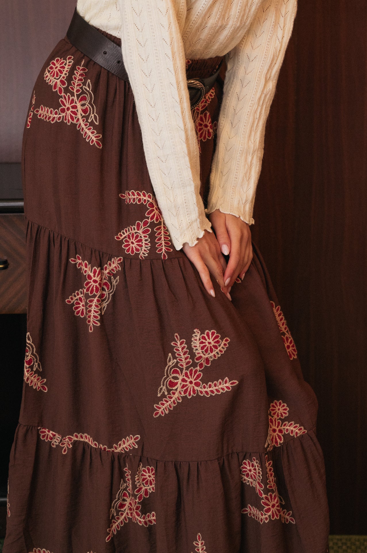 Gonna lunga color caffè con ricami