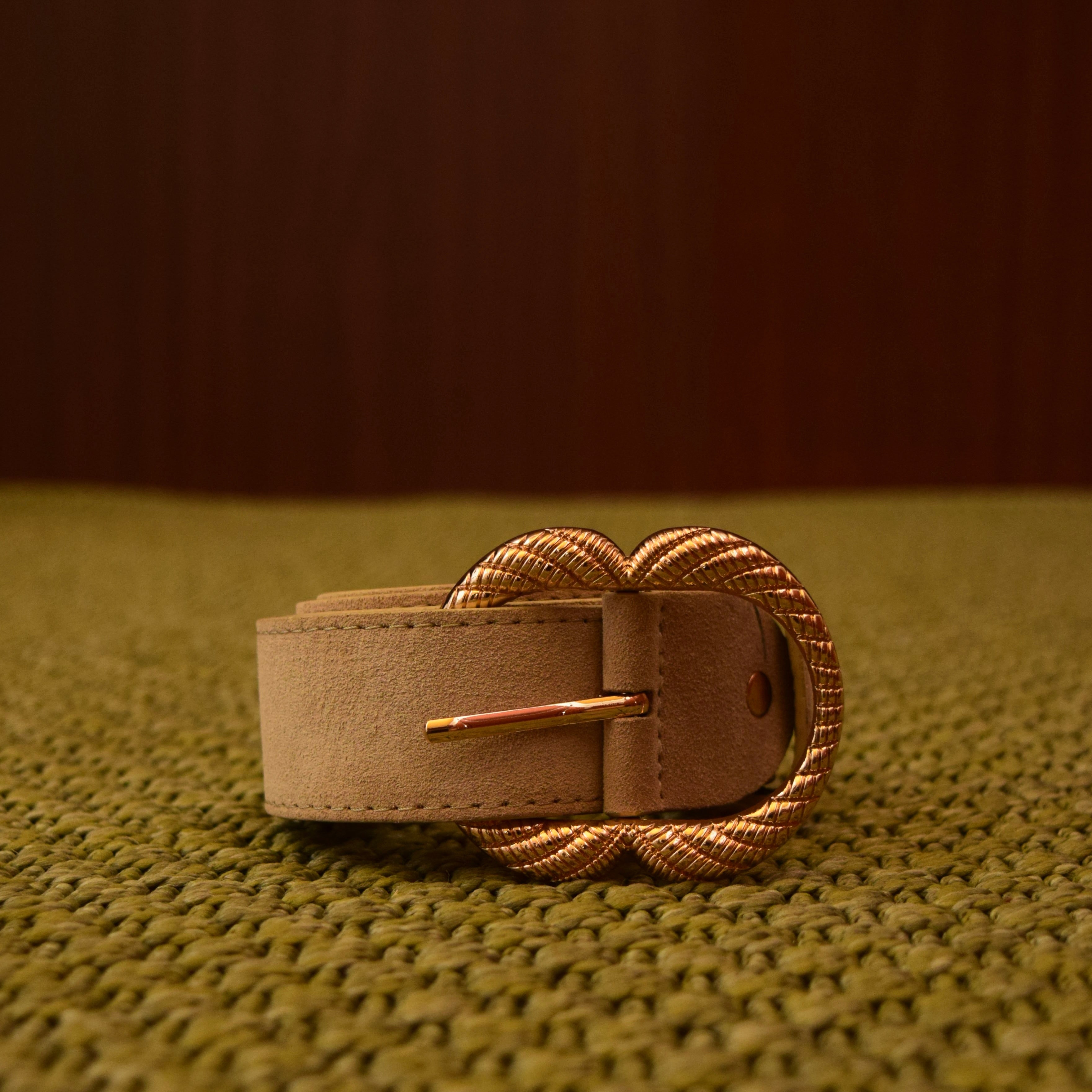 Cintura donna beige in vera pelle con fibbia intarsiata