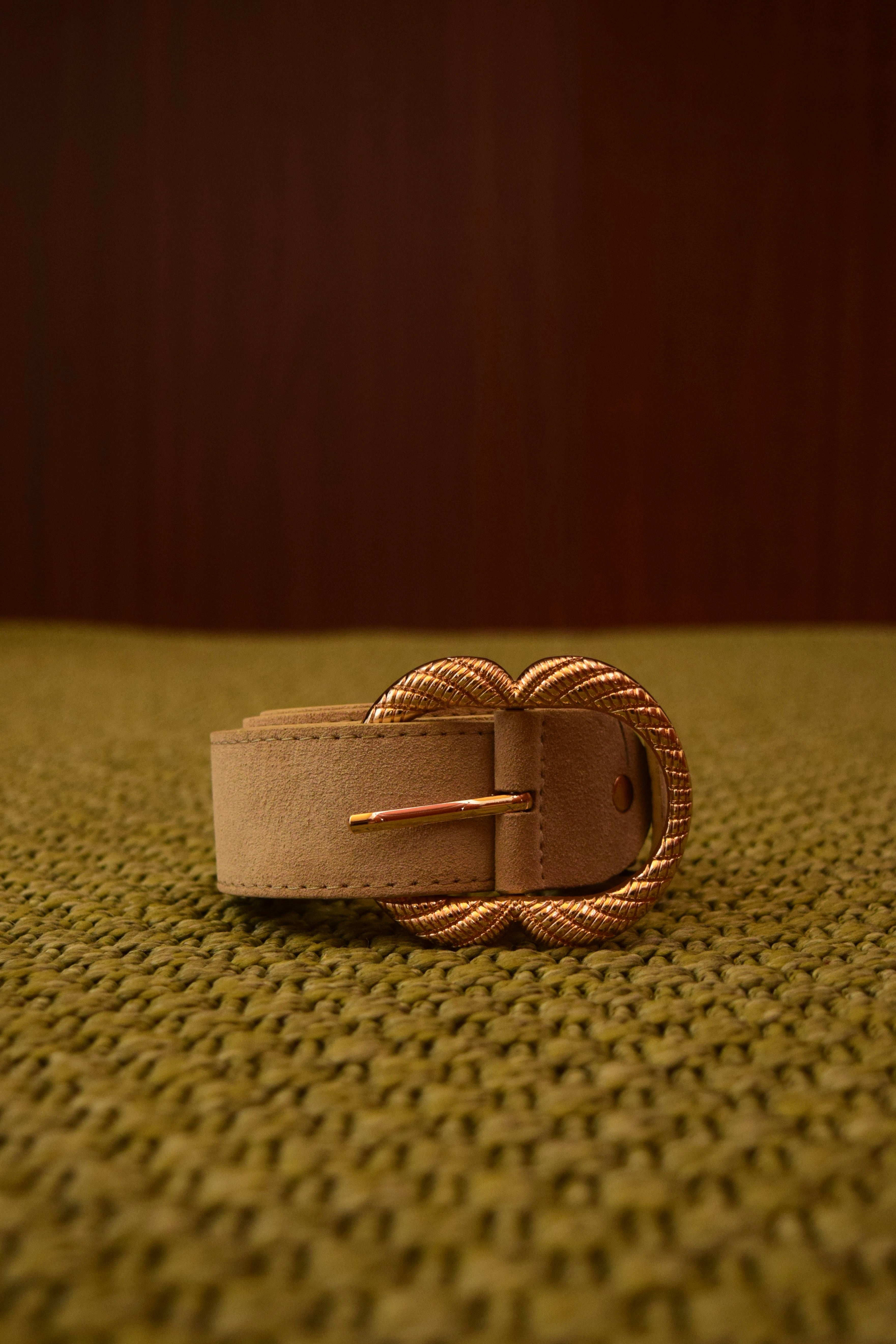 Cintura donna beige in vera pelle con fibbia intarsiata