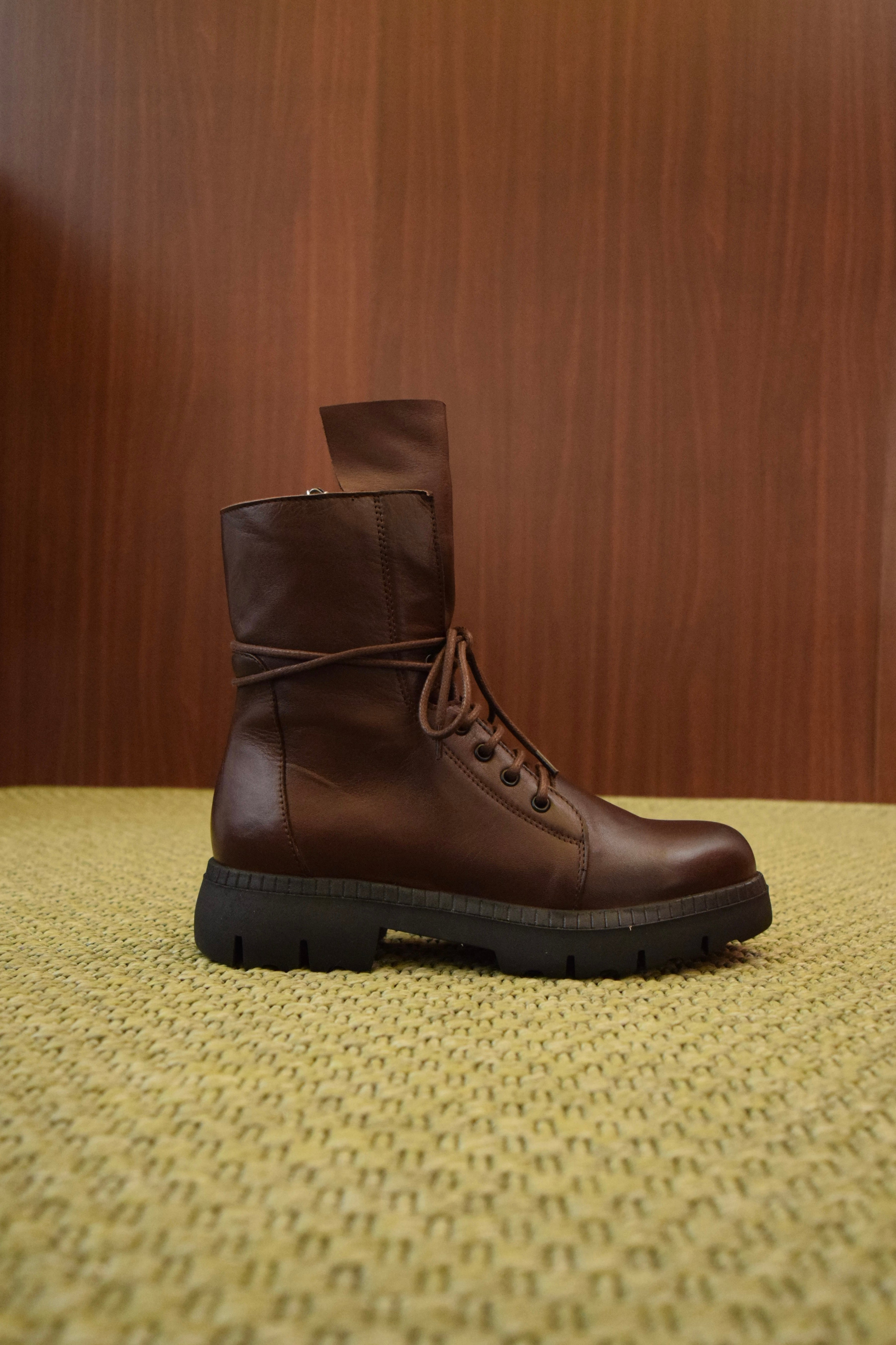 stivaletti donna pelle, anfibi marroni donna, stivaletti chunky, combat boots pelle, stivaletti con lacci e zip, stivaletti invernali