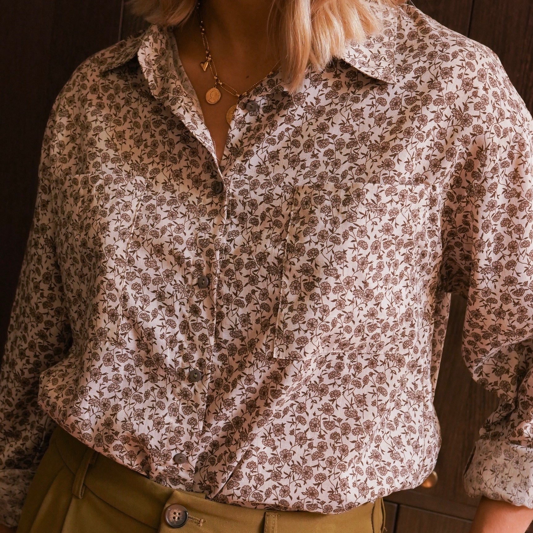 Camicia Misto Cotone: Micro-Floreale Beige, Eleganza Quotidiana