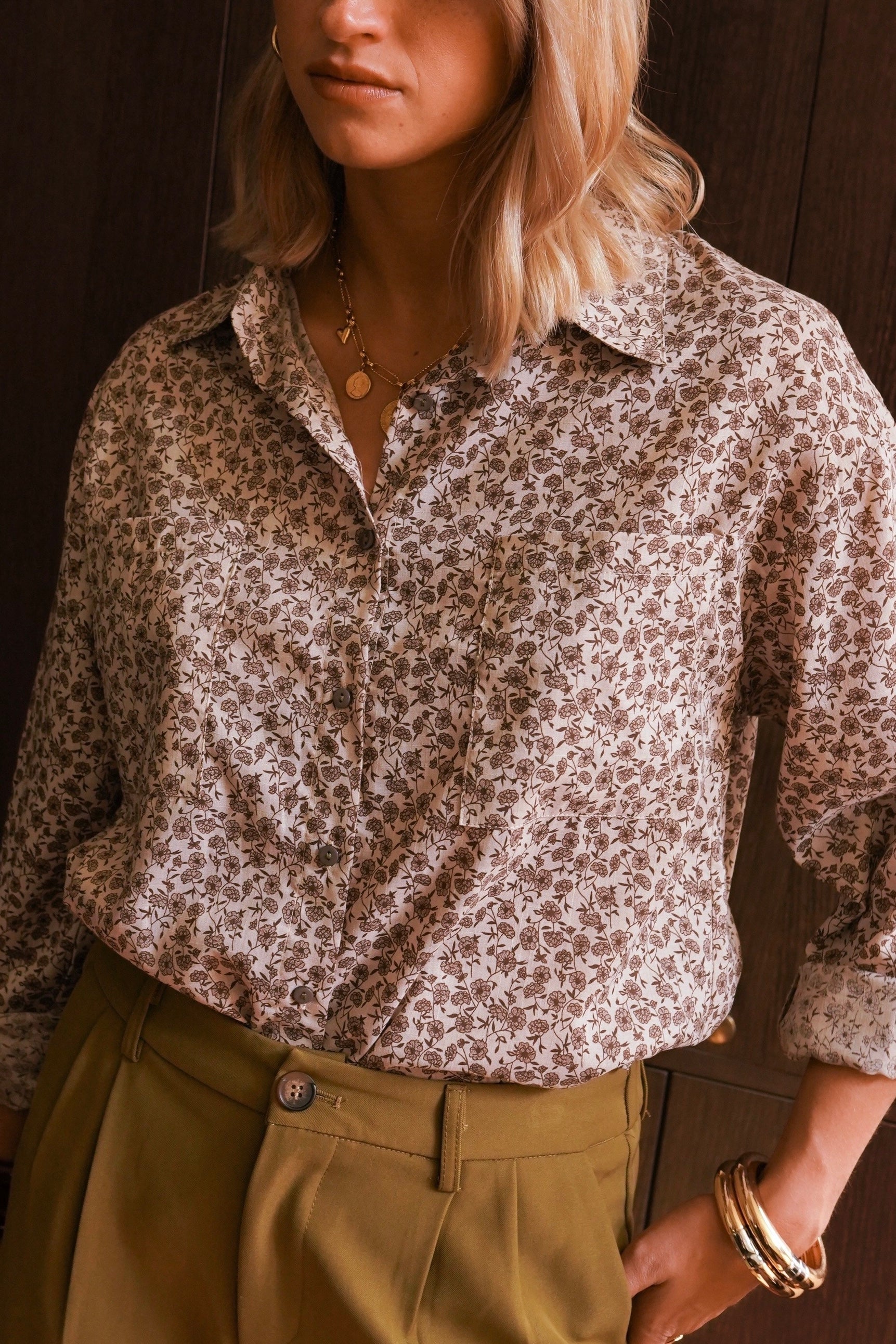 Camicia Misto Cotone: Micro-Floreale Beige, Eleganza Quotidiana