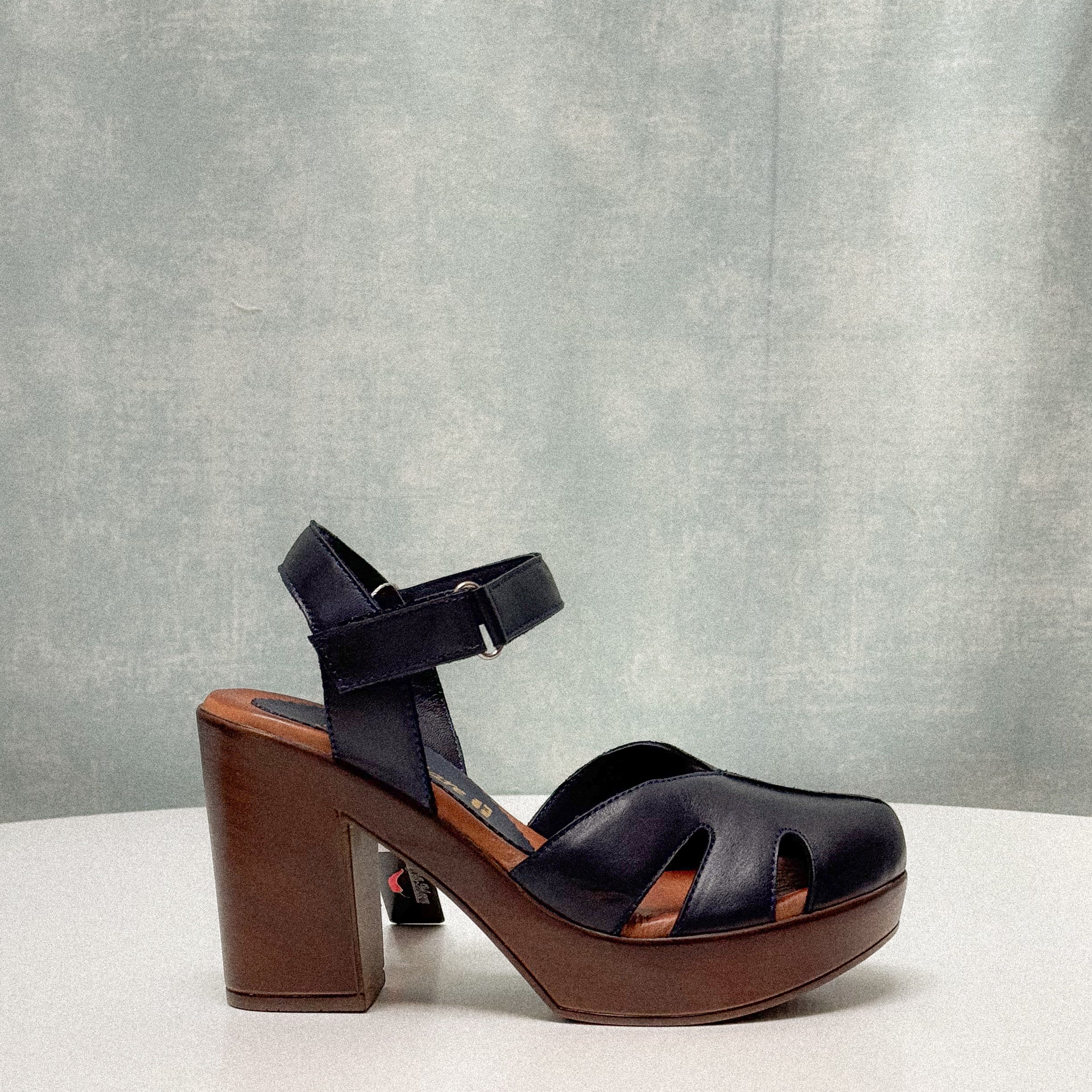 Sandalo Miriam blu in pelle
