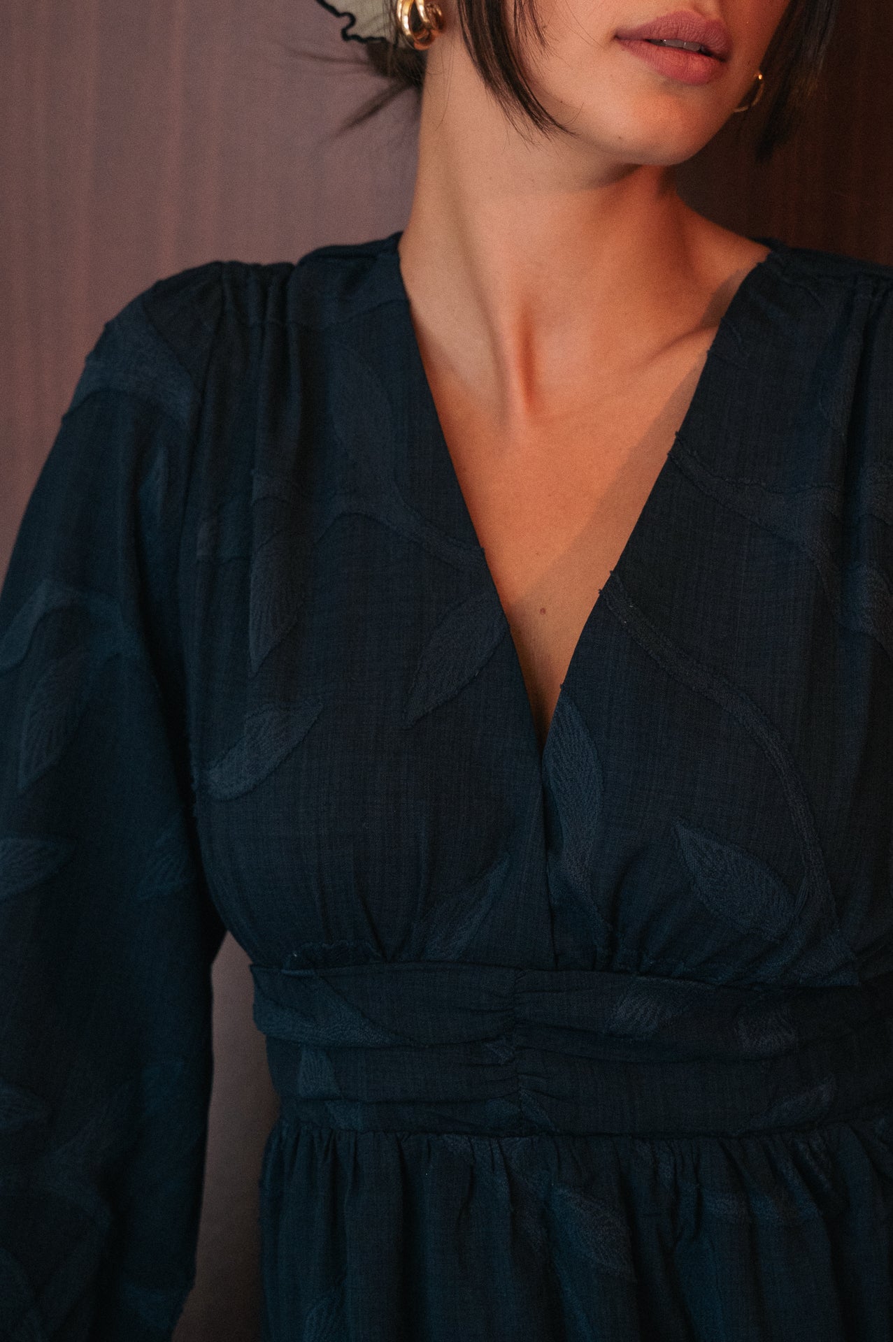 Abito corto blu navy con ricami