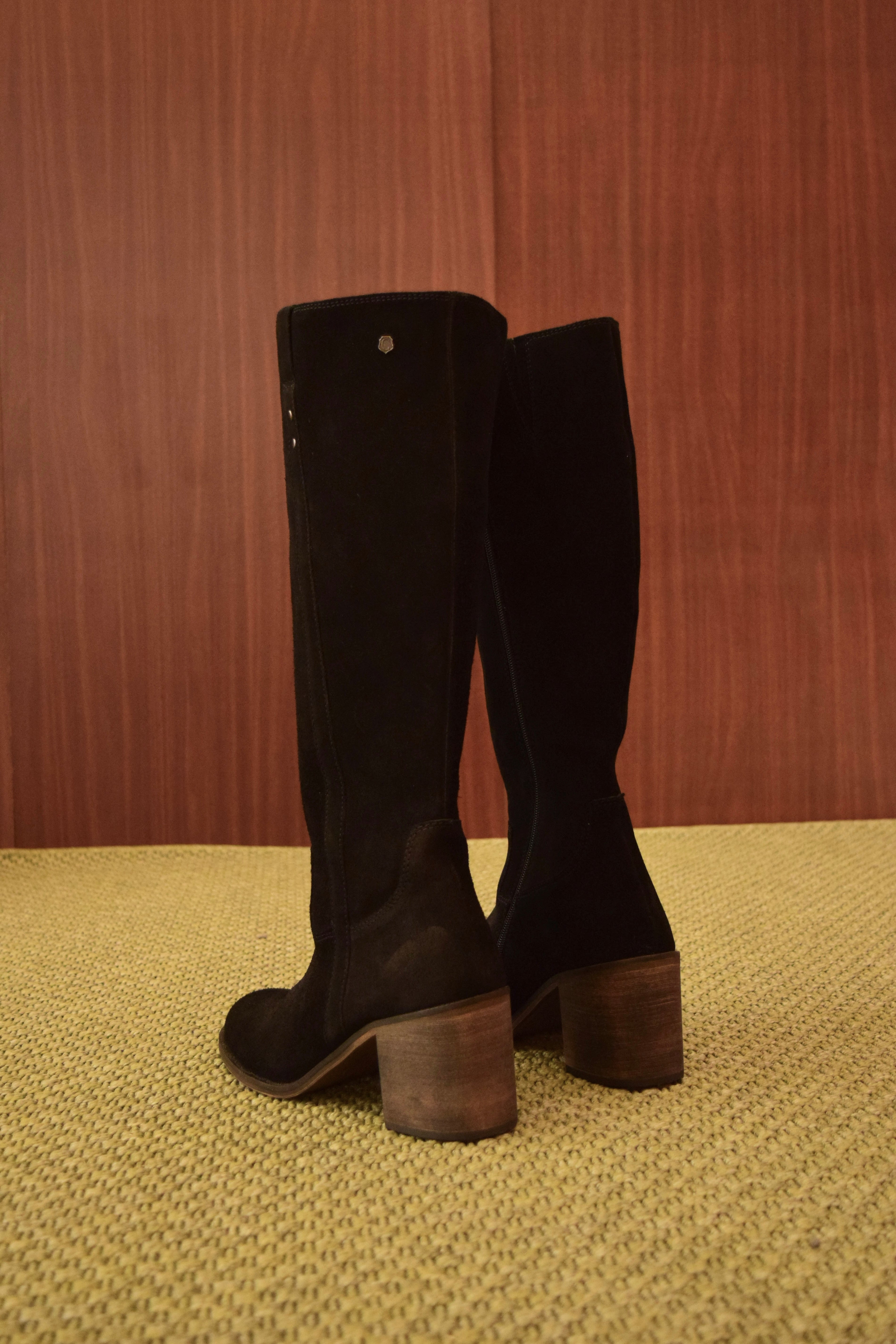 Stivali Alti Donna in Camoscio Nero | Gambale al Ginocchio | Tacco Grosso Effetto Legno