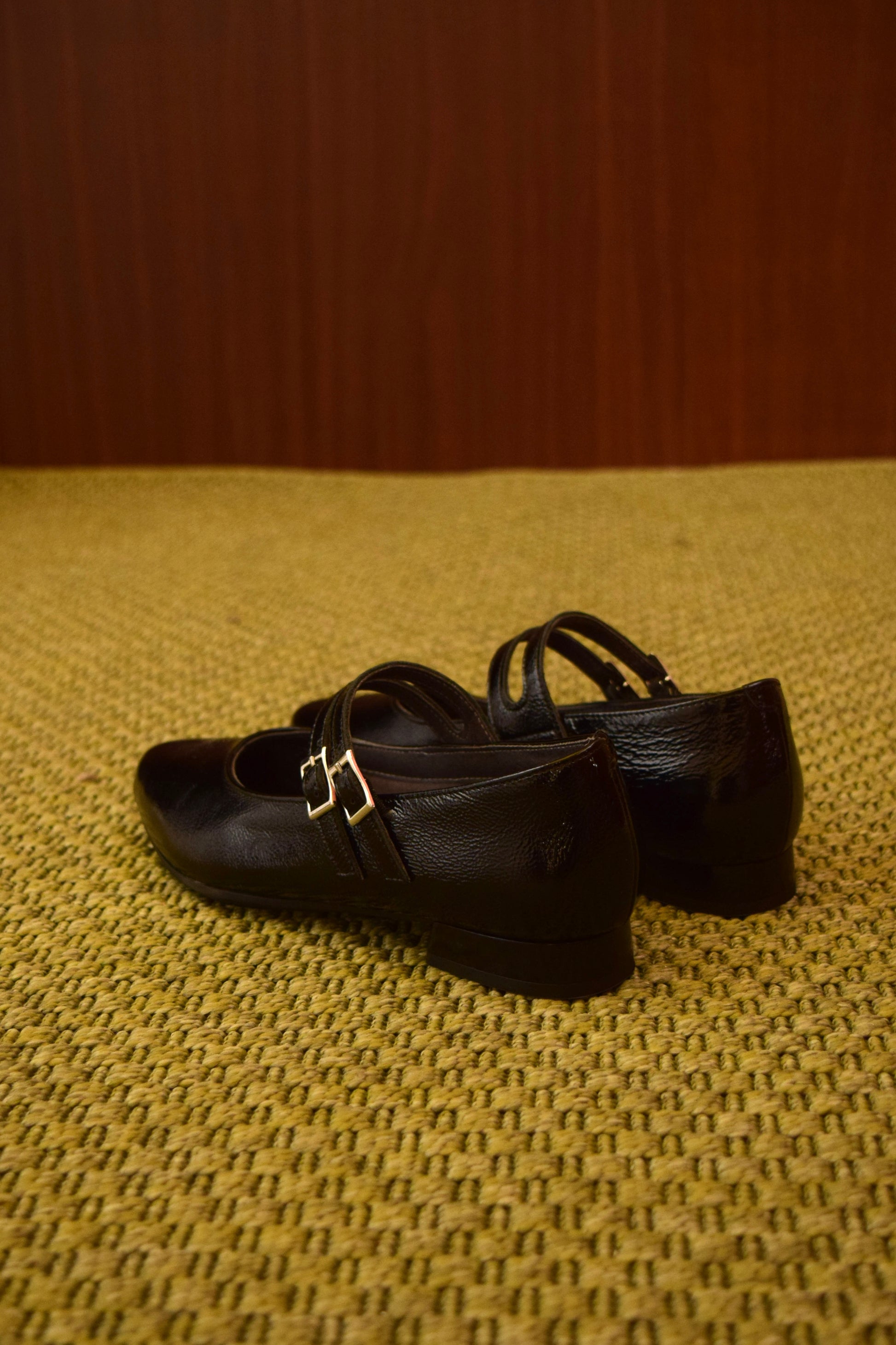 Mary Jane nera a punta in pelle lucida