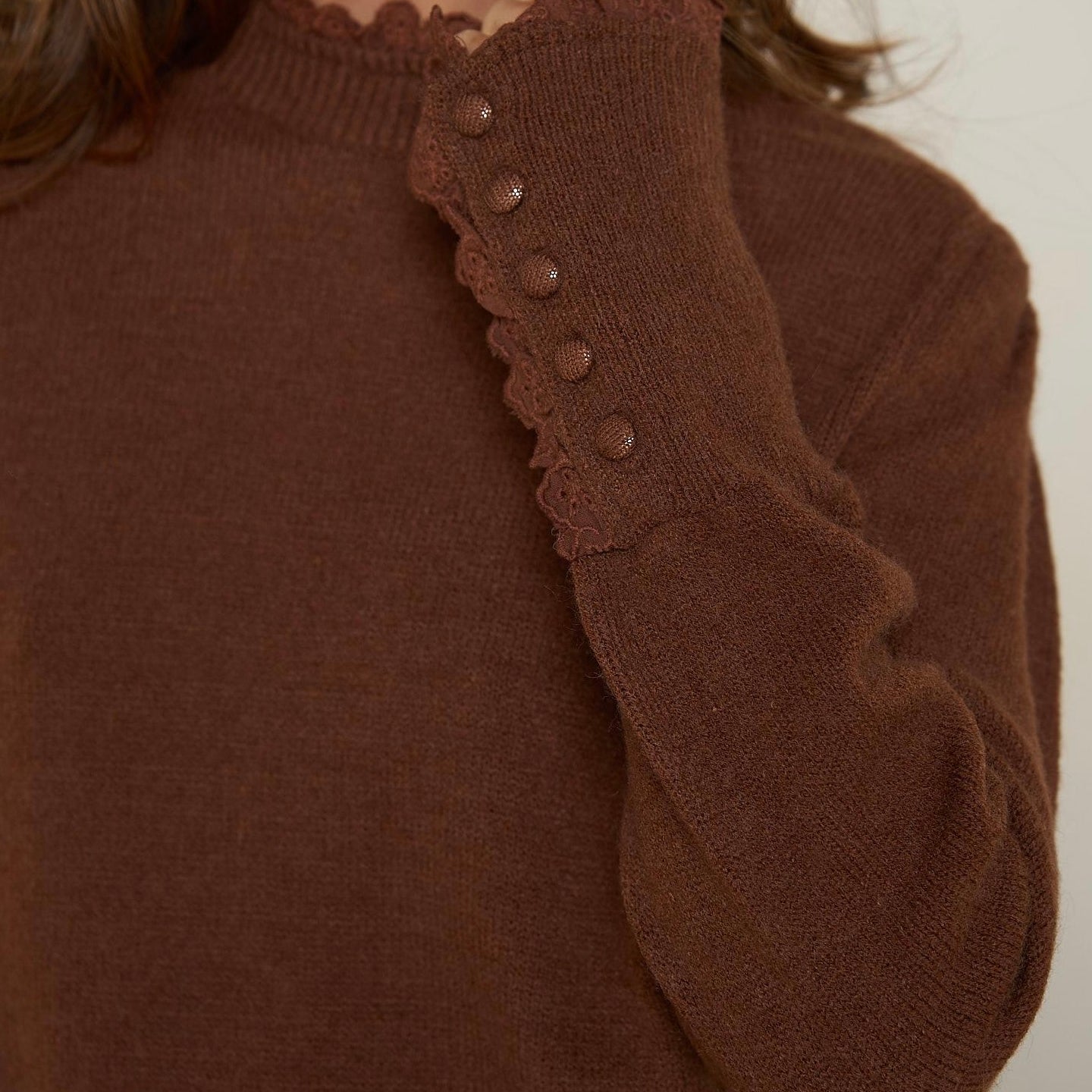 Maglia Donna marrone Modello Camille | Collo e Polsi in Pizzo | Misto Lana Morbido