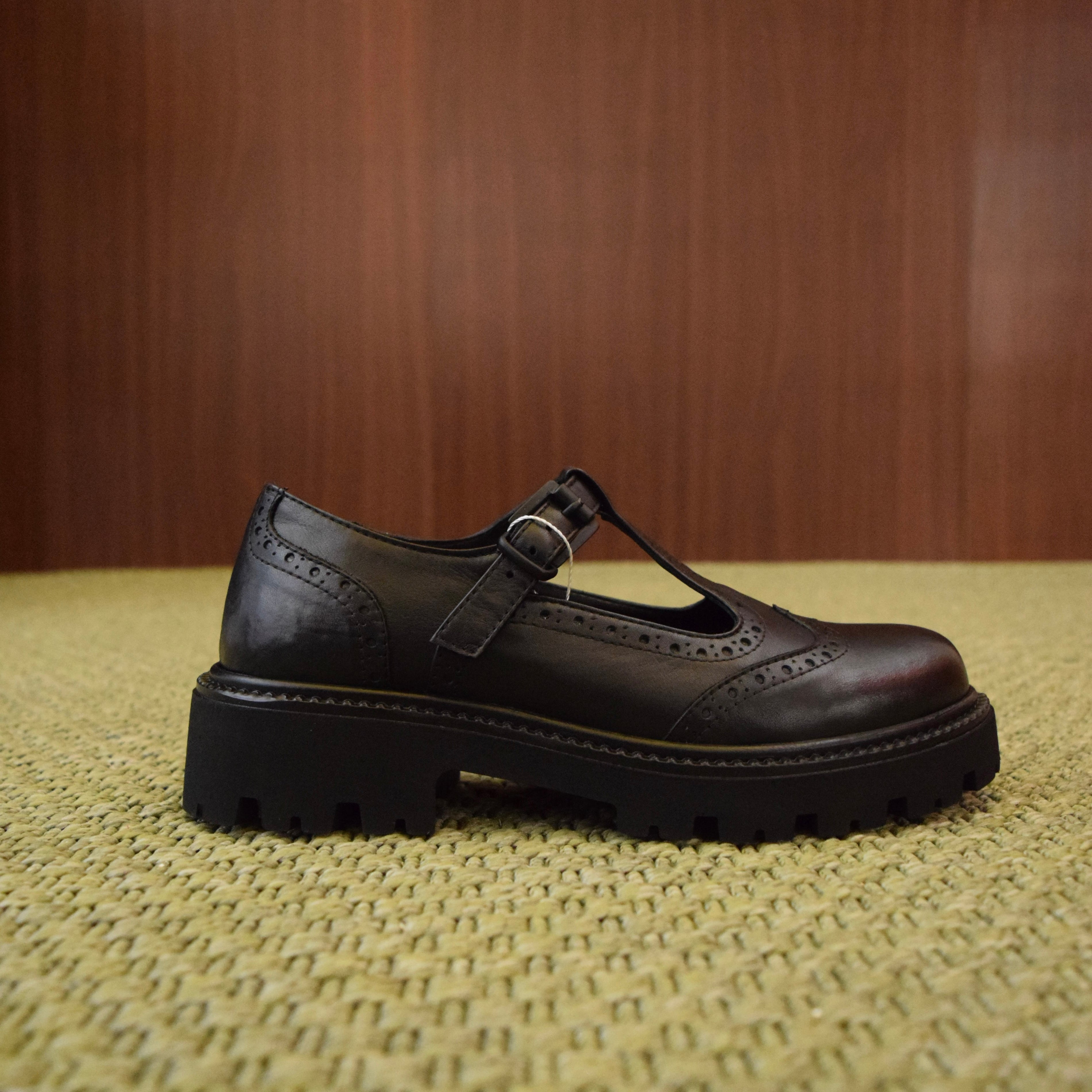 Scarpe Donna T-Bar in Pelle nera brogue con Suola Carrarmato Chunky