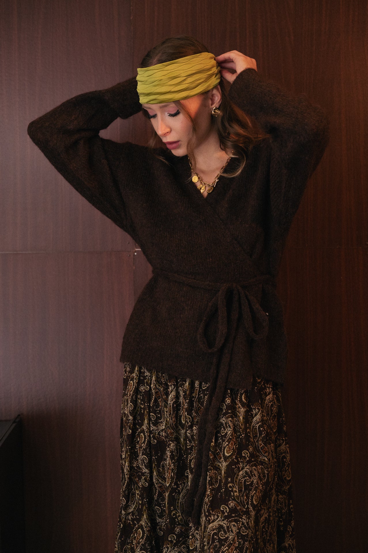 Cardigan con cintura color caffè a portafoglio