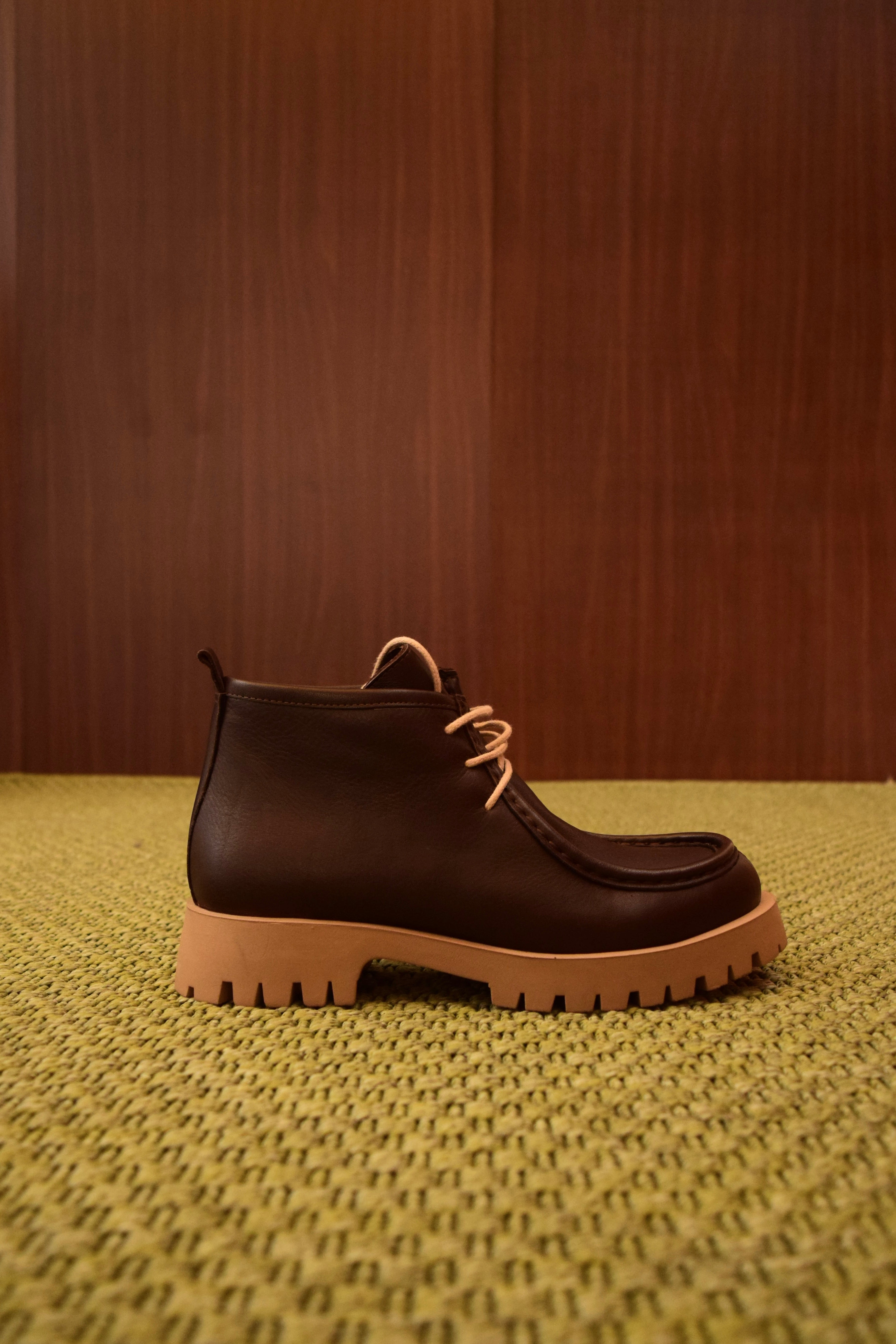 Stivaletti Donna in Vera Pelle - Suola Chunky e Design Moc-Toe