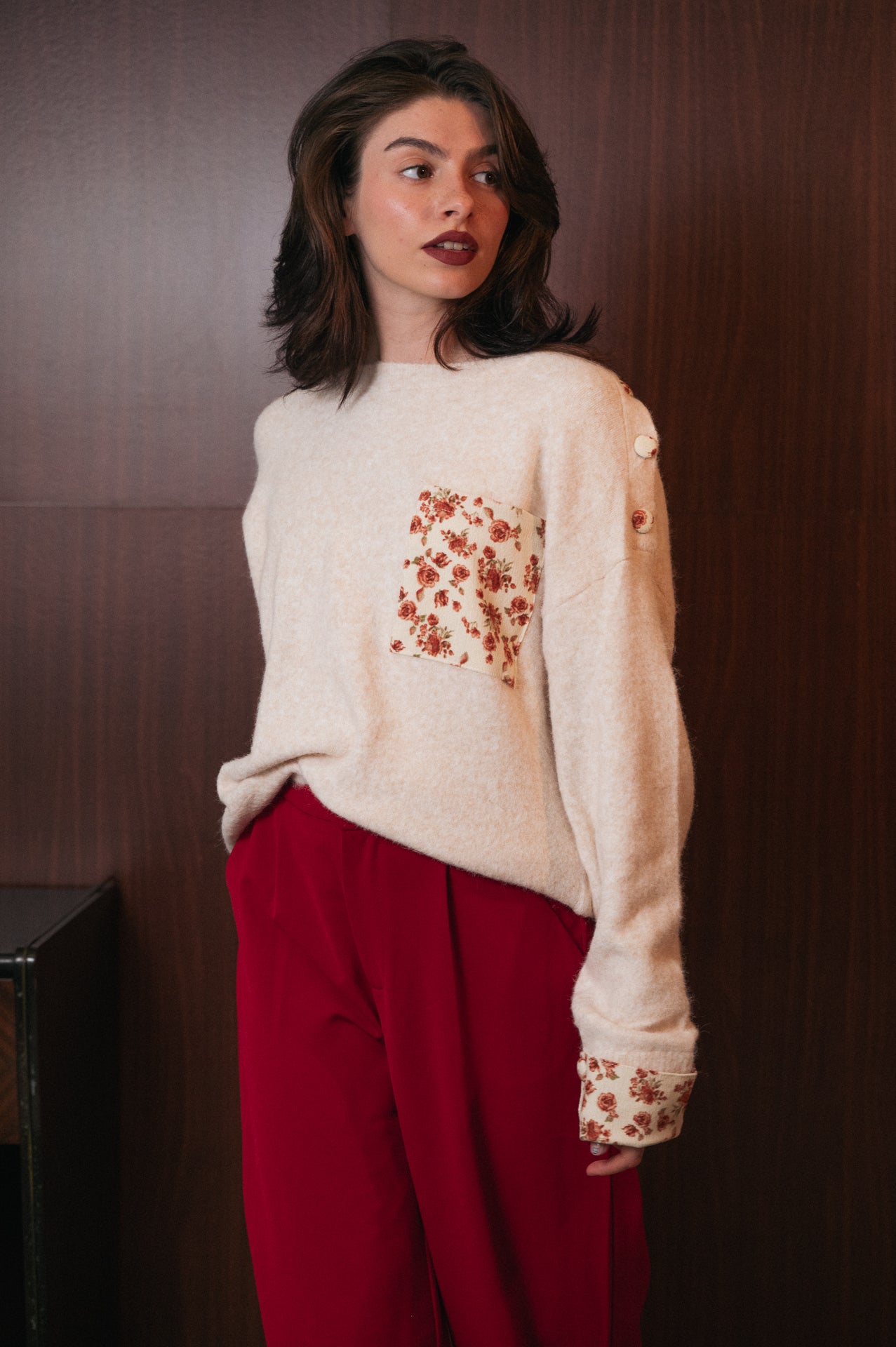 Maglione écru con inserti in velluto a fiori