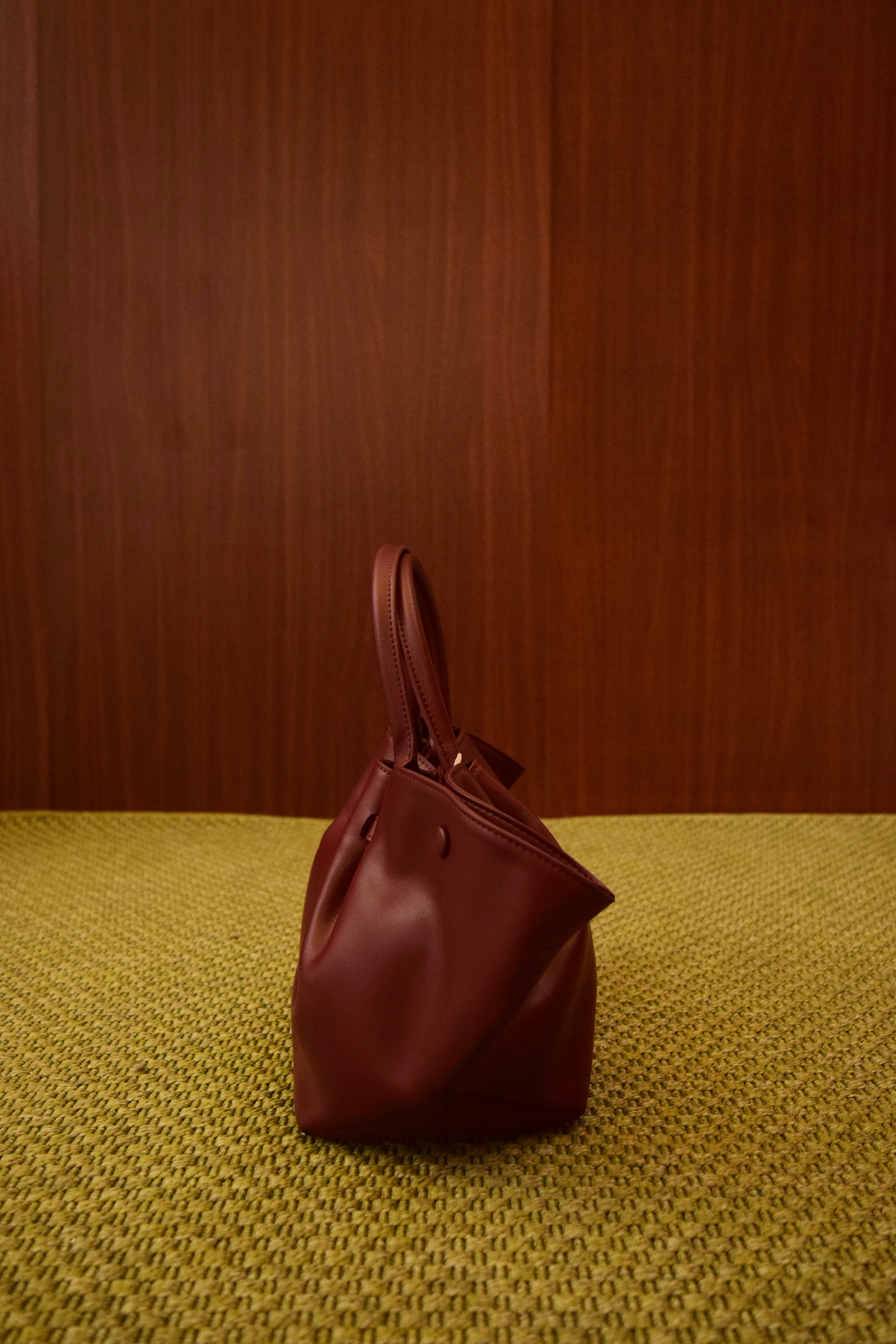 borsa-mano-vera-pelle-bordeaux-chiusura-oro