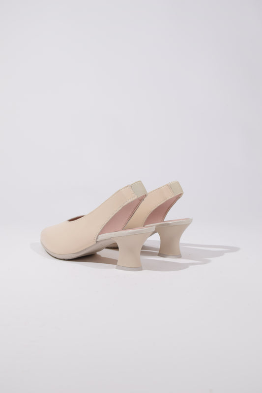 Sandalo in pelle crema con tacco kitten heel - Unico Officina Di tendenza