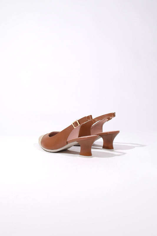 Sandalo in pelle marrone con tacco kitten heel - Unico Officina Di tendenza