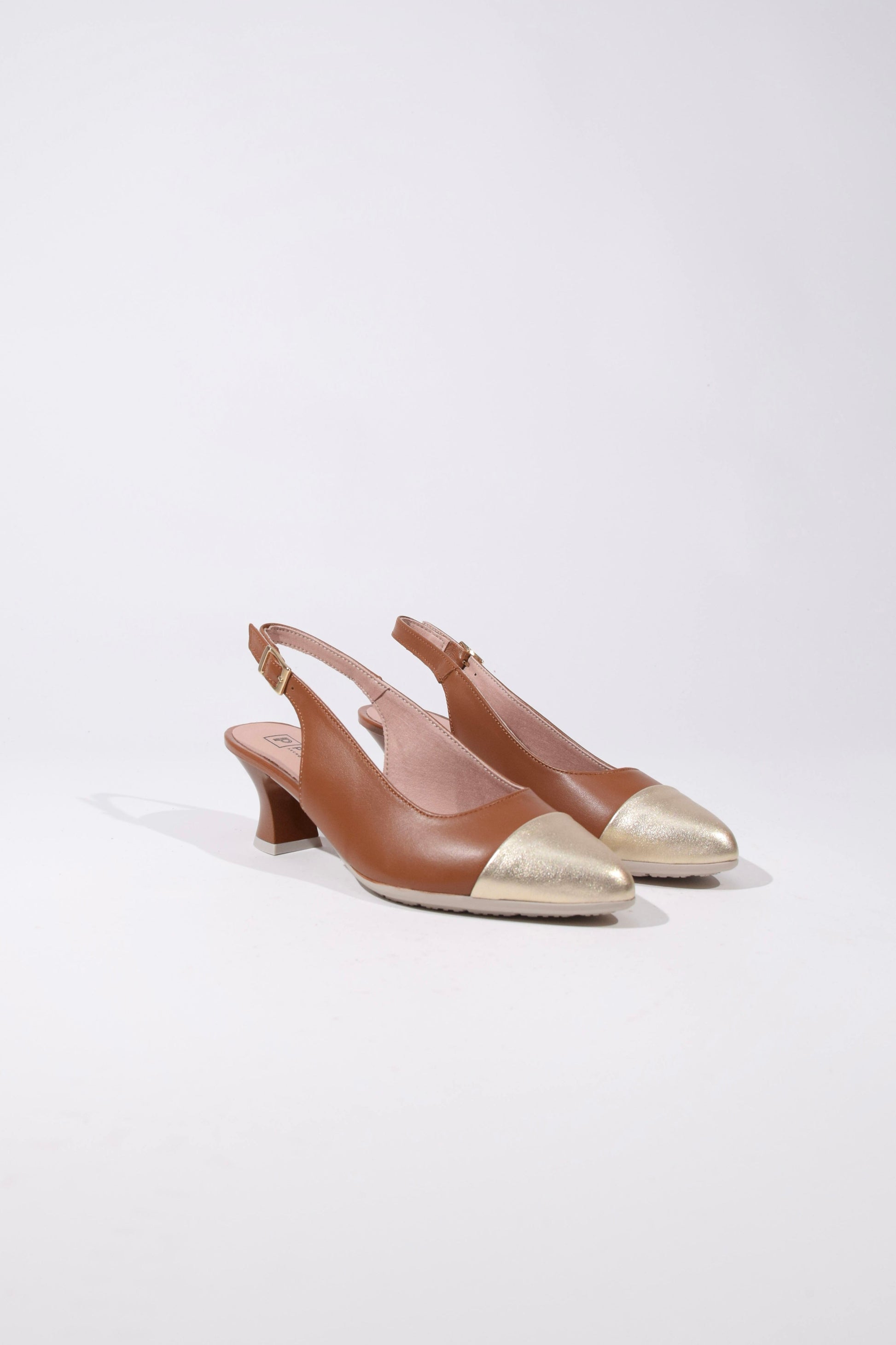 Sandalo in pelle marrone con tacco kitten heel - Unico Officina Di tendenza