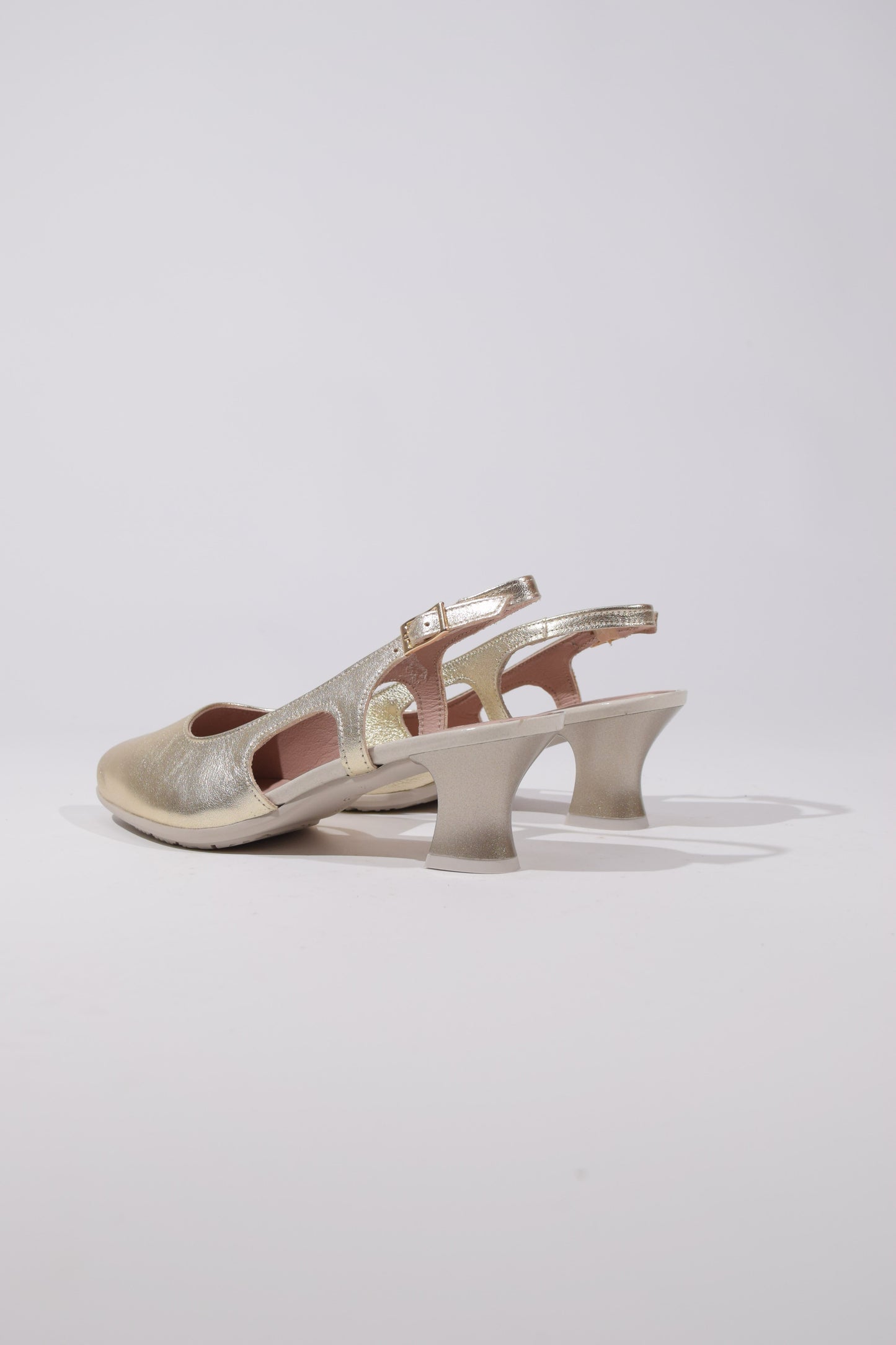 Sandalo in pelle oro con tacco kitten heel - Unico Officina Di tendenza