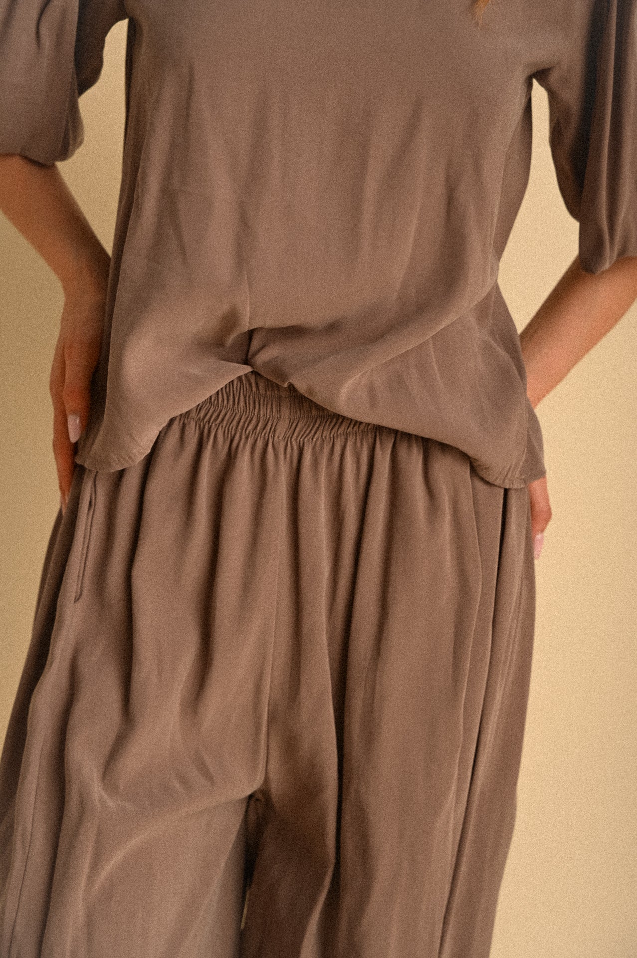 Set Sahara Soft – Blusa Balloon & Pantalone Jogger