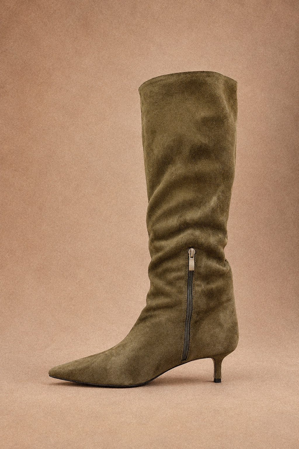 Stivale Donna Taupe Effetto Camoscio a Punta con Tacco 4cm e Zip Interna