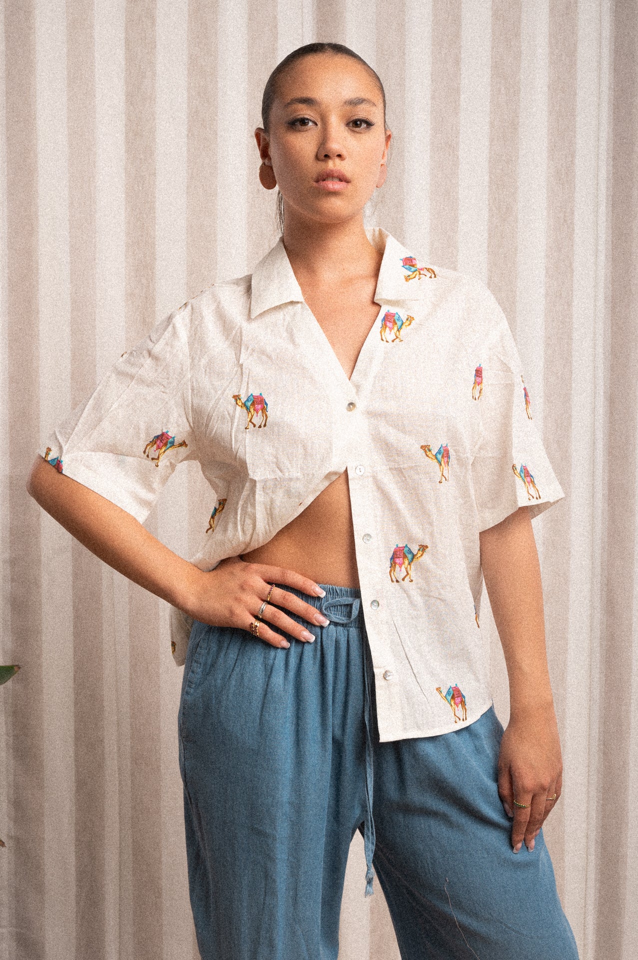 Camicia bianca con stampa cammelli