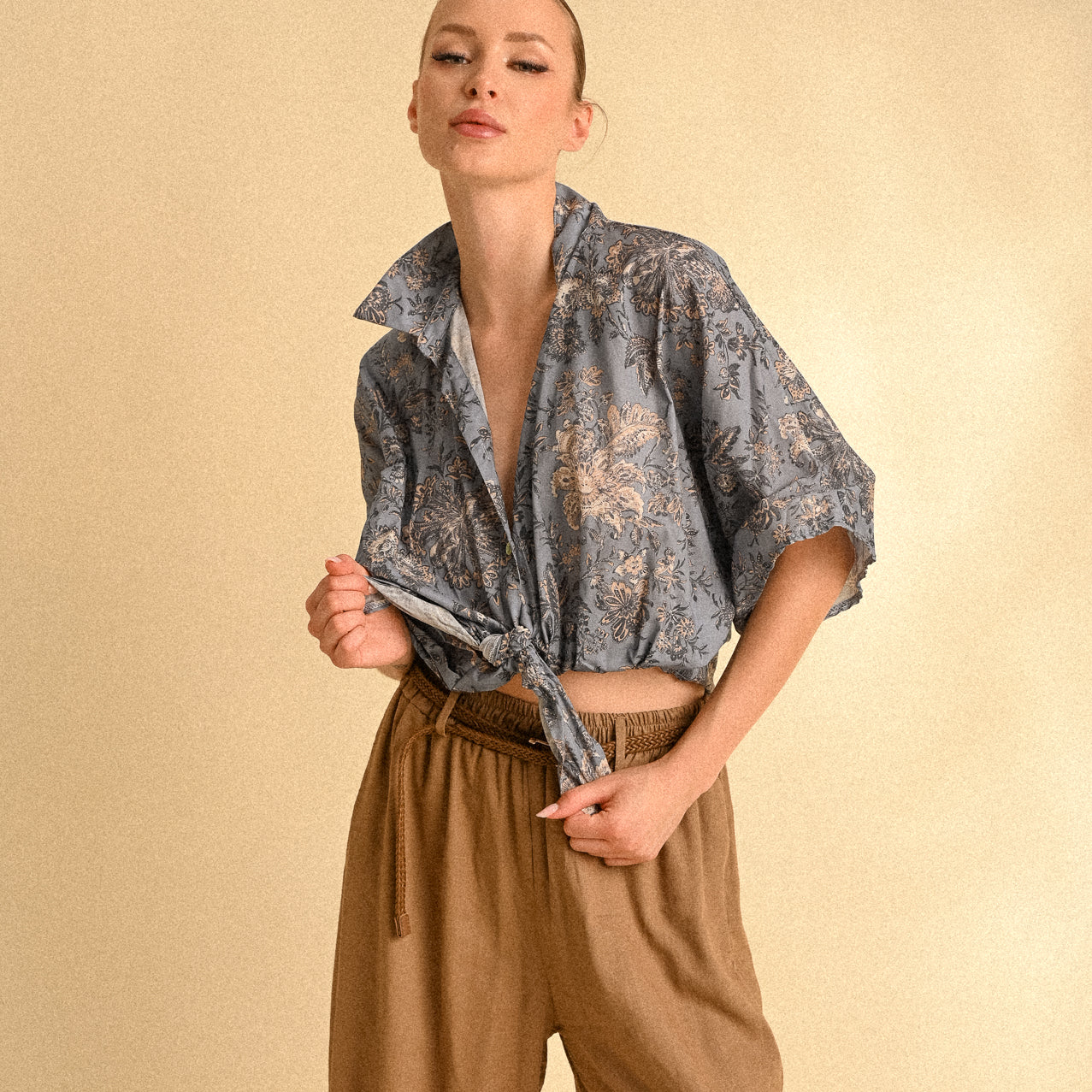 Camicia Aoi Fantasia Floreale con Nodo in Cotone