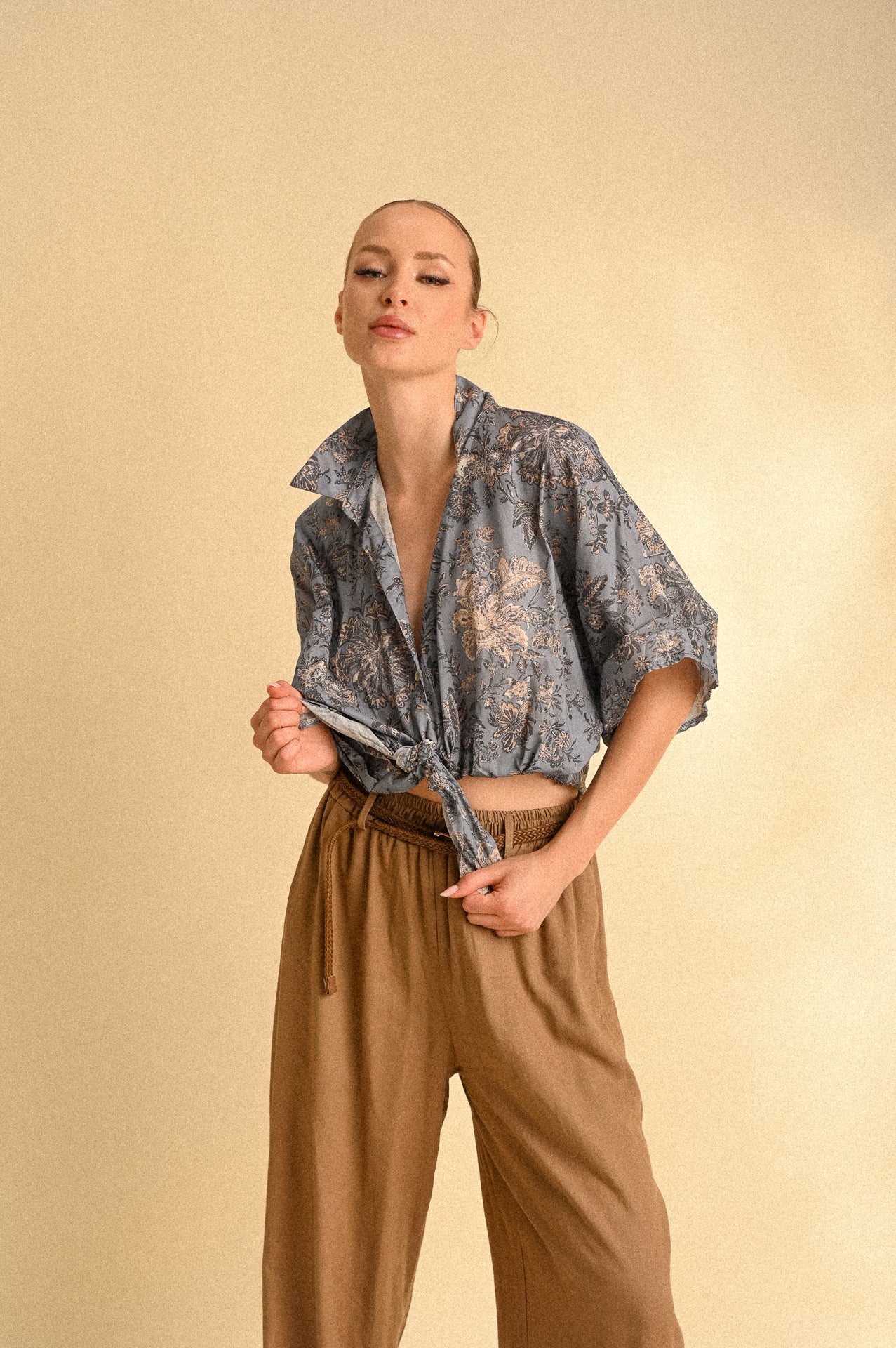 Camicia Aoi Fantasia Floreale con Nodo in Cotone