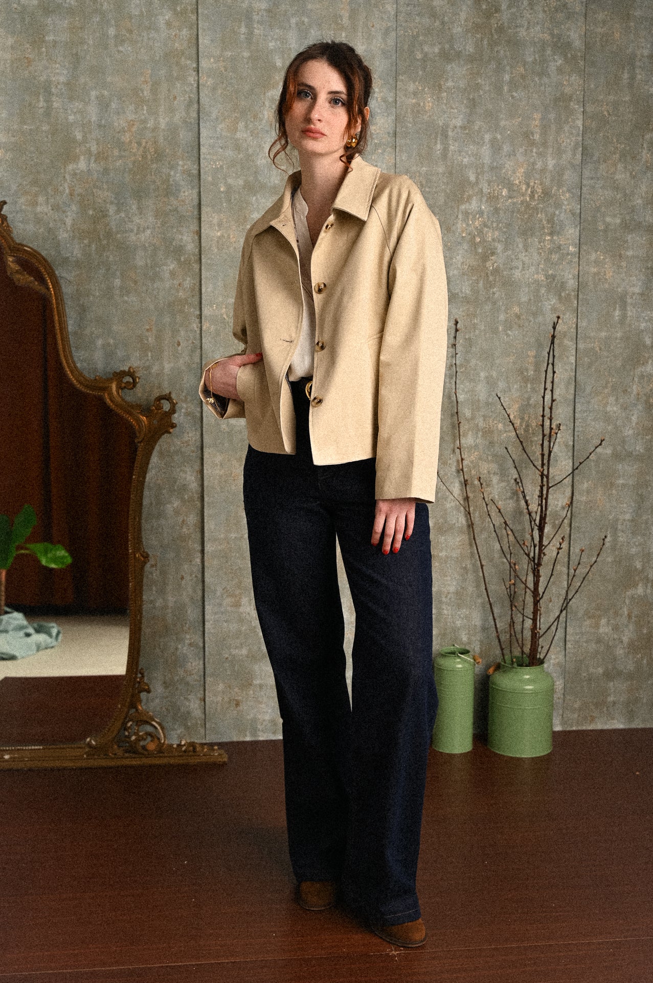 Trench corto beige donna in cotone con manica raglan – Castagno