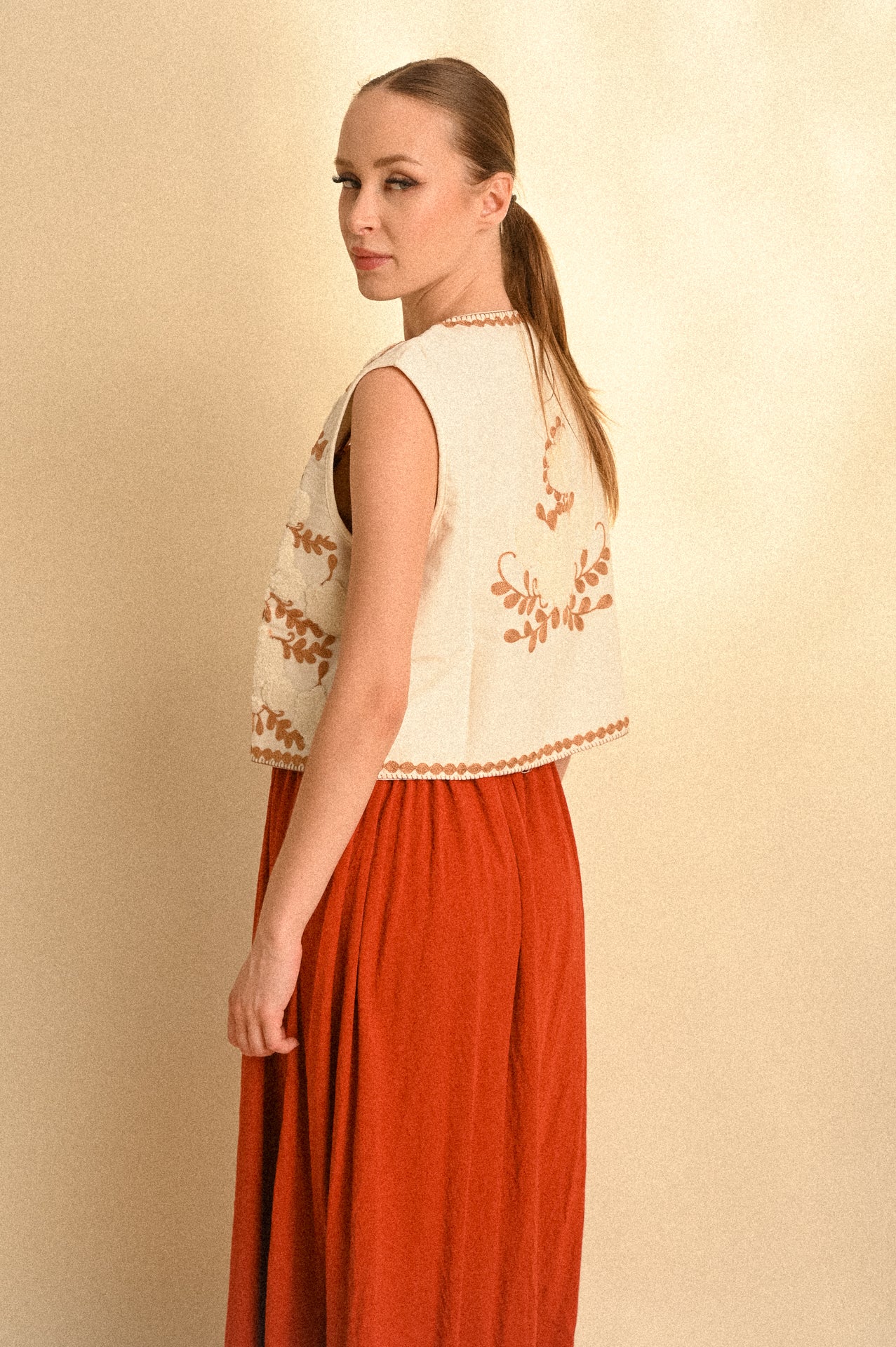 Gilet Marrakech Ricamato in Cotone con Cordino e Nappine