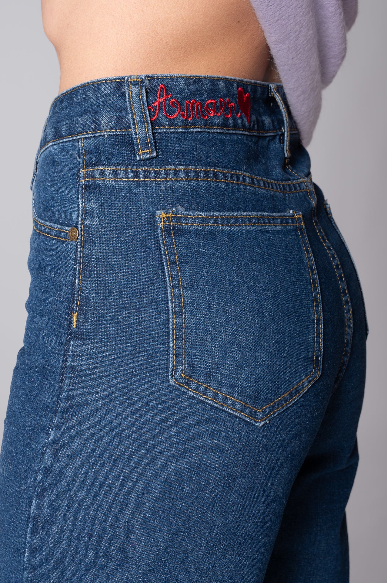 Jeans blu notte con ricamo